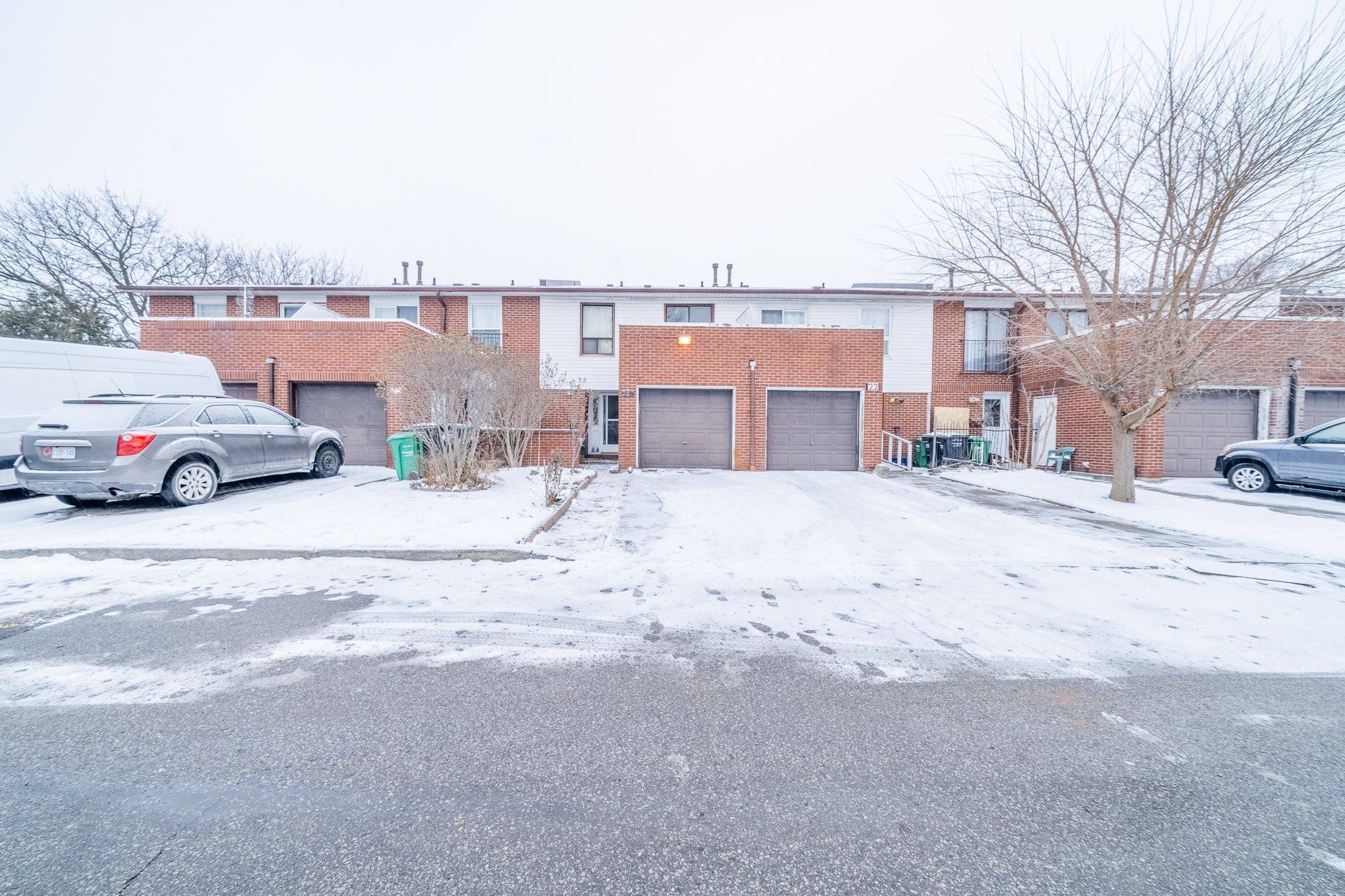 Mississauga, ON L4T 3T4,3430 Brandon Gate DR #23