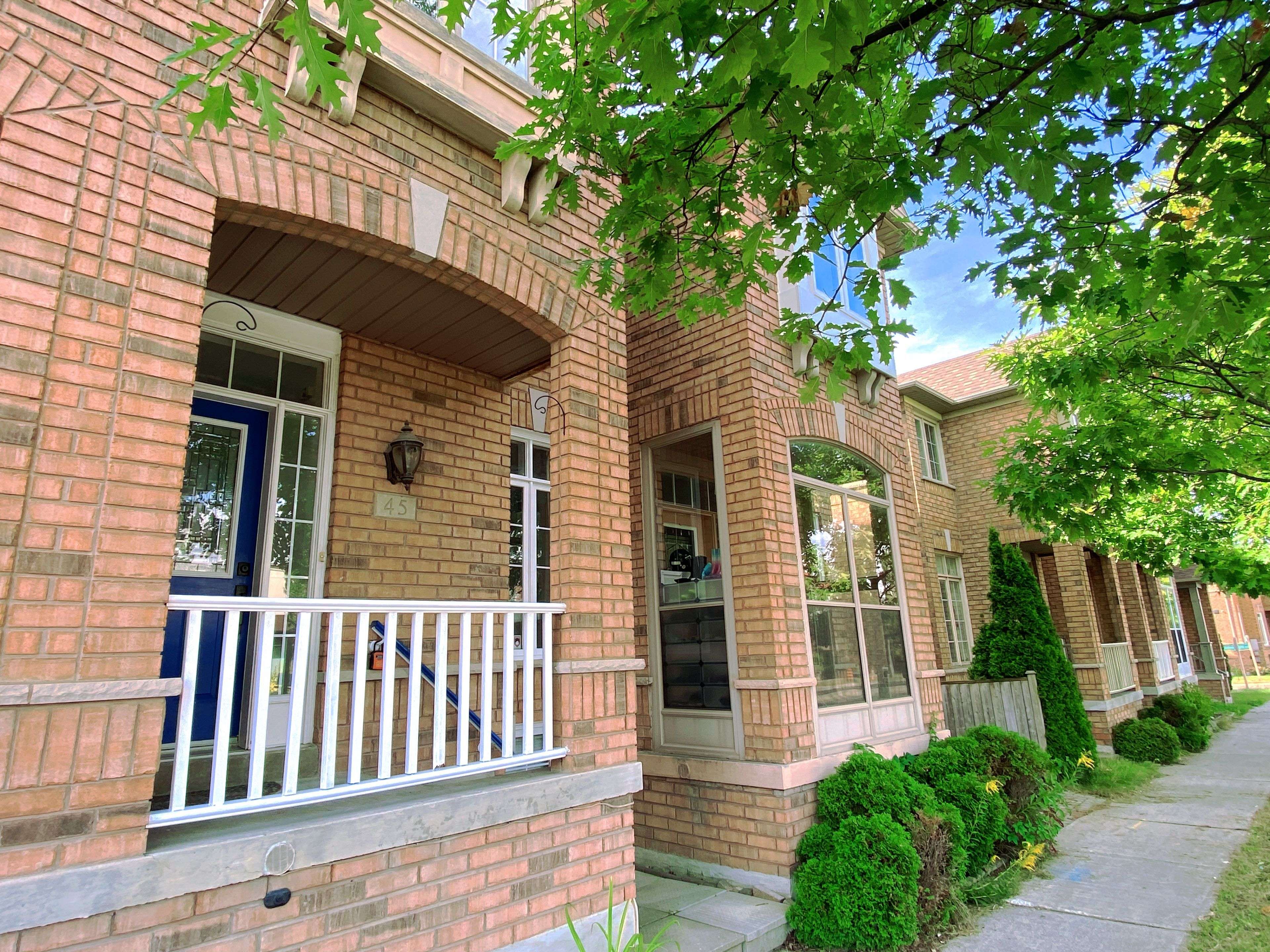 Markham, ON L6C 2E4,45 Bur Oak AVE