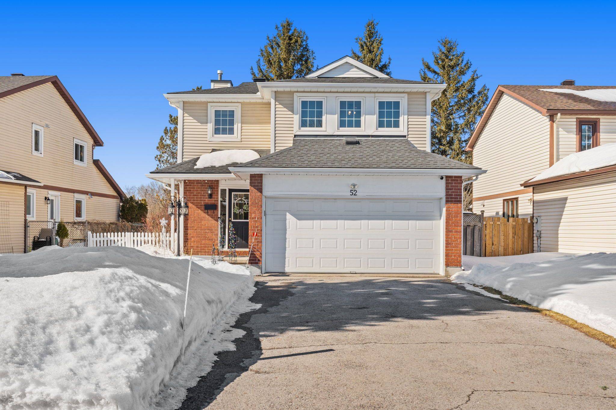 Barrhaven, ON K2J 2V5,52 Tartan DR