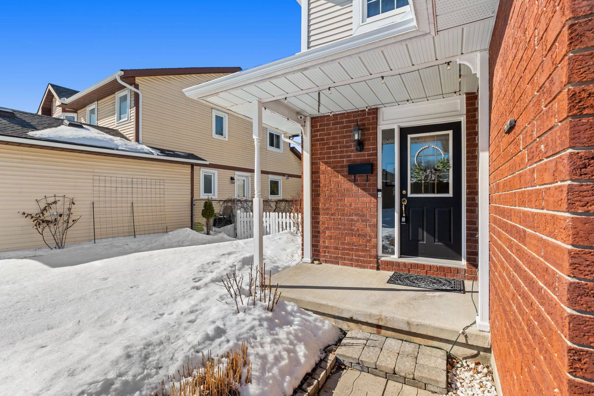 Barrhaven, ON K2J 2V5,52 Tartan DR