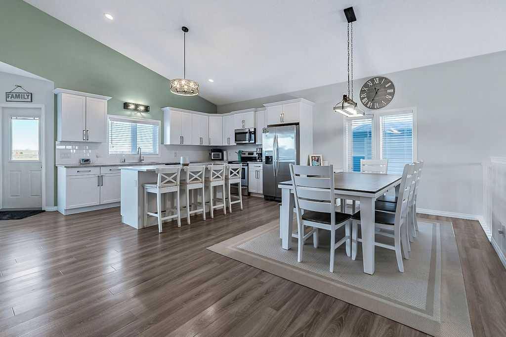 High River, AB T1V 0A9,605 HAMPTONS PL SE