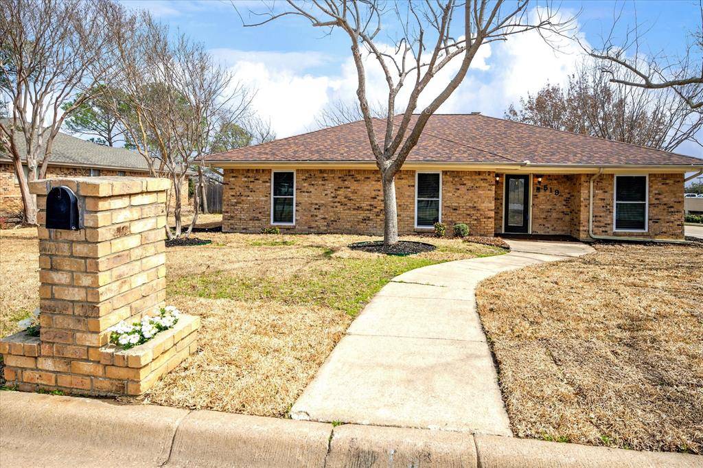 Grapevine, TX 76051,519 Crestview Drive