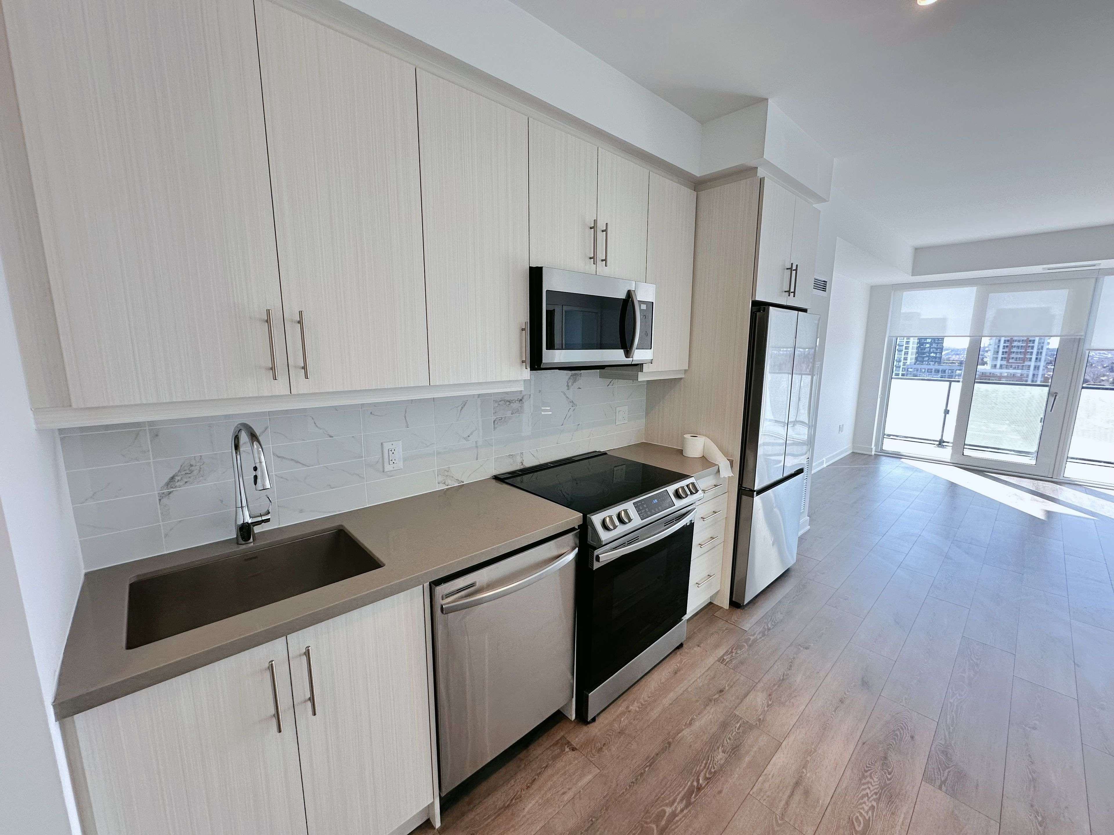 Richmond Hill, ON L4B 0B1,95 Oneida CRES #1103