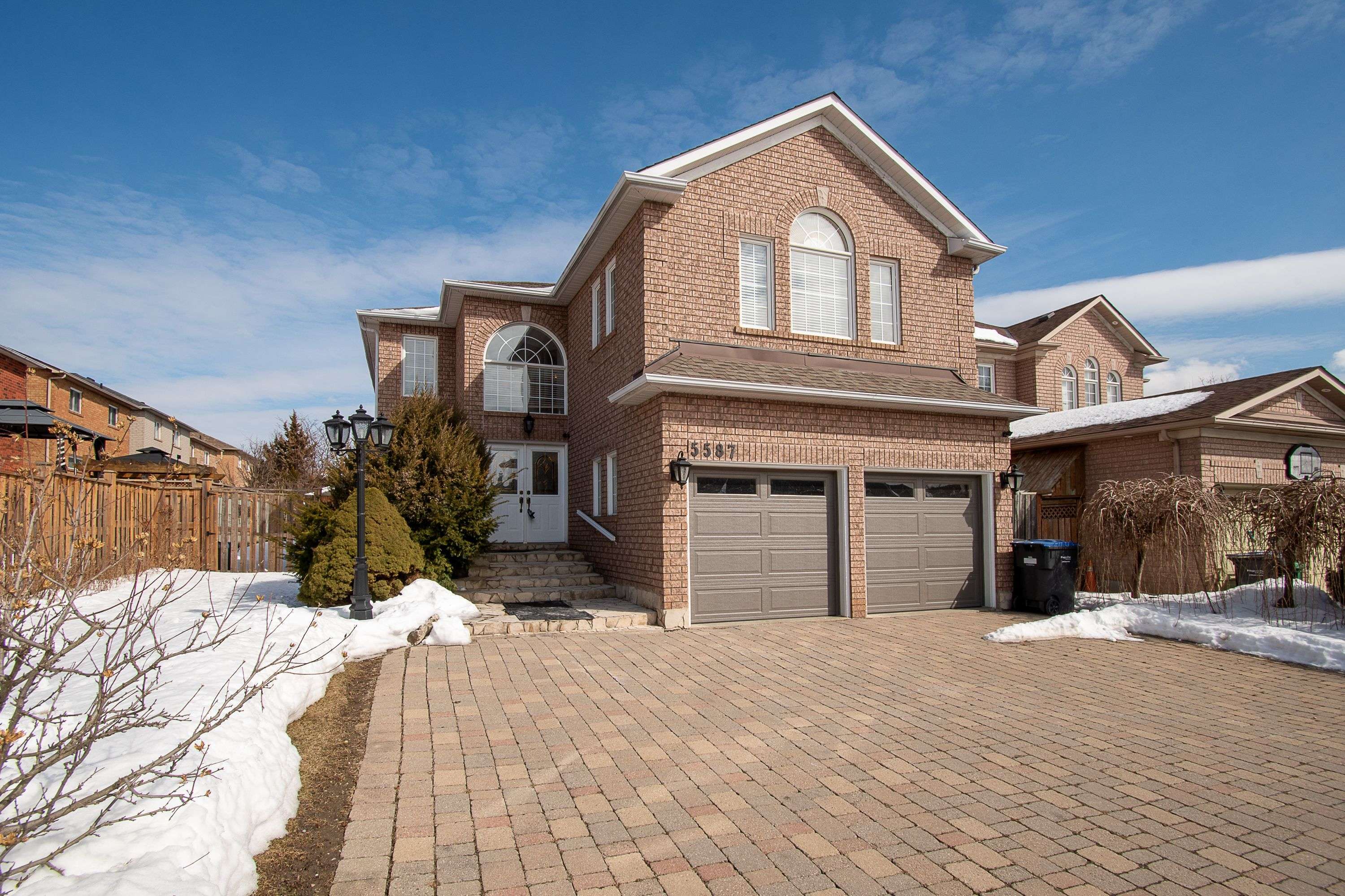 Mississauga, ON L5V 2J4,5587 Whimbrel RD