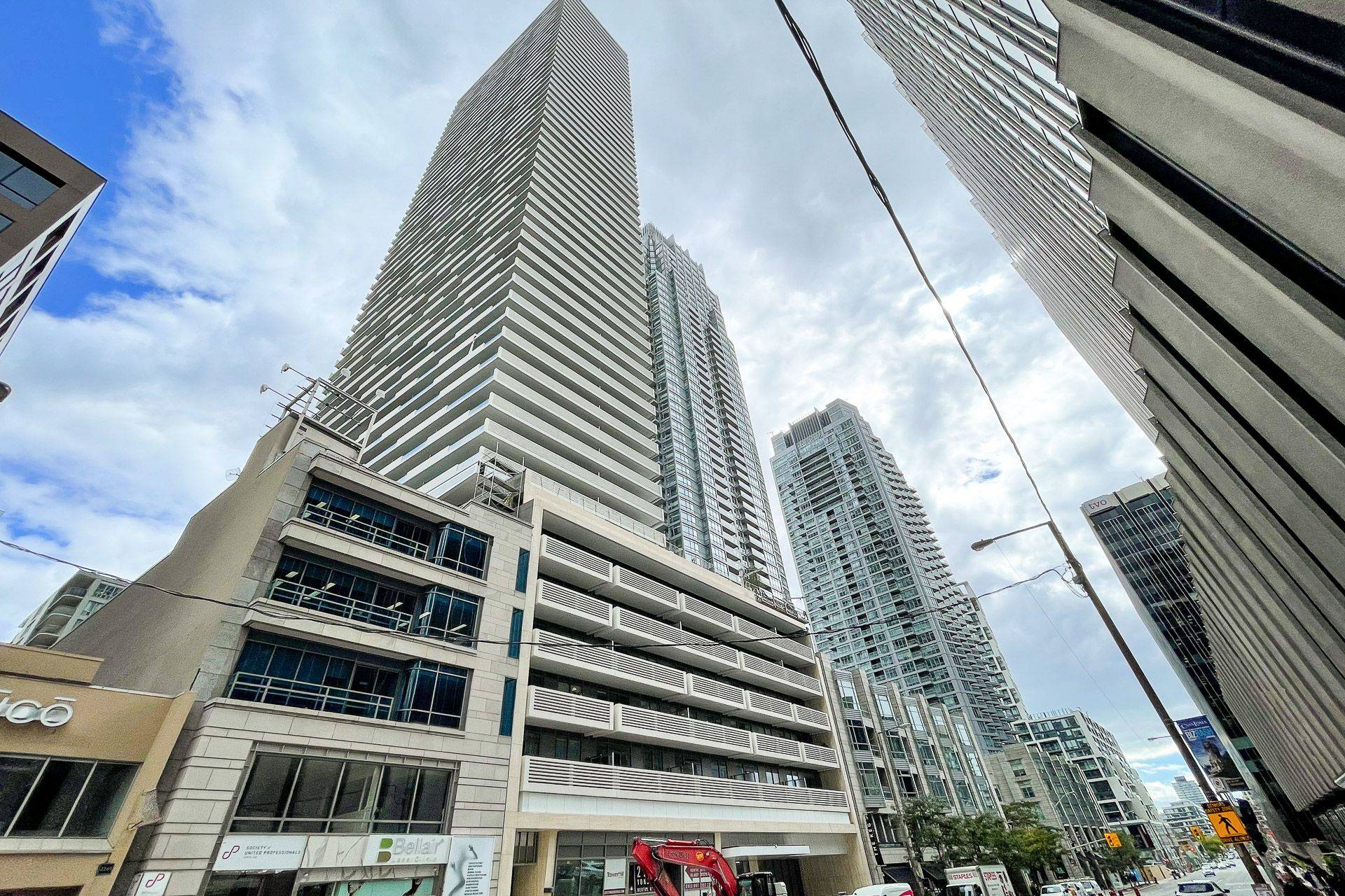 Toronto C10, ON M4S 2B4,2221 Yonge ST #1811