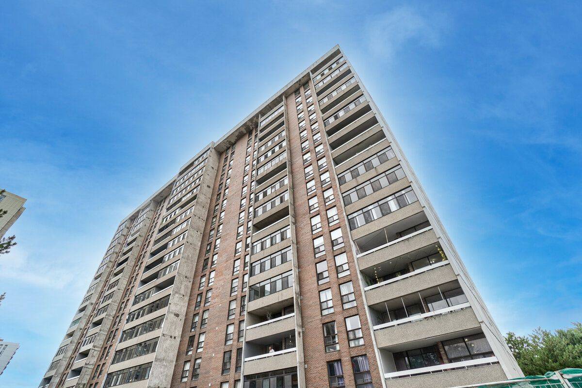Brampton, ON L6T 3W2,15 Kensington RD #1703