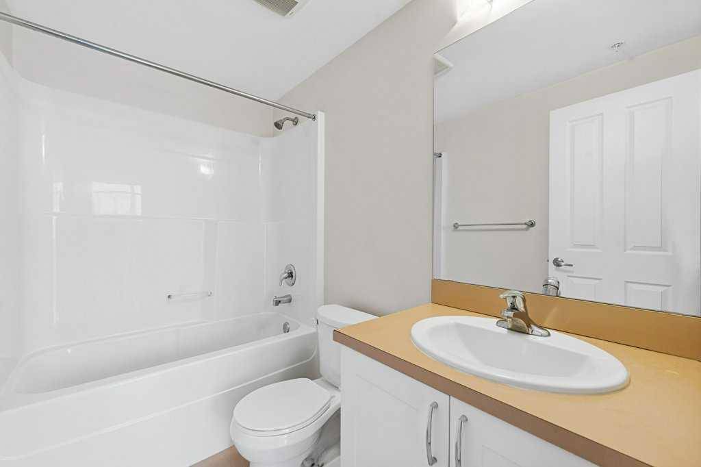 Calgary, AB T2L 2L6,10 Brentwood Common Northwest #312