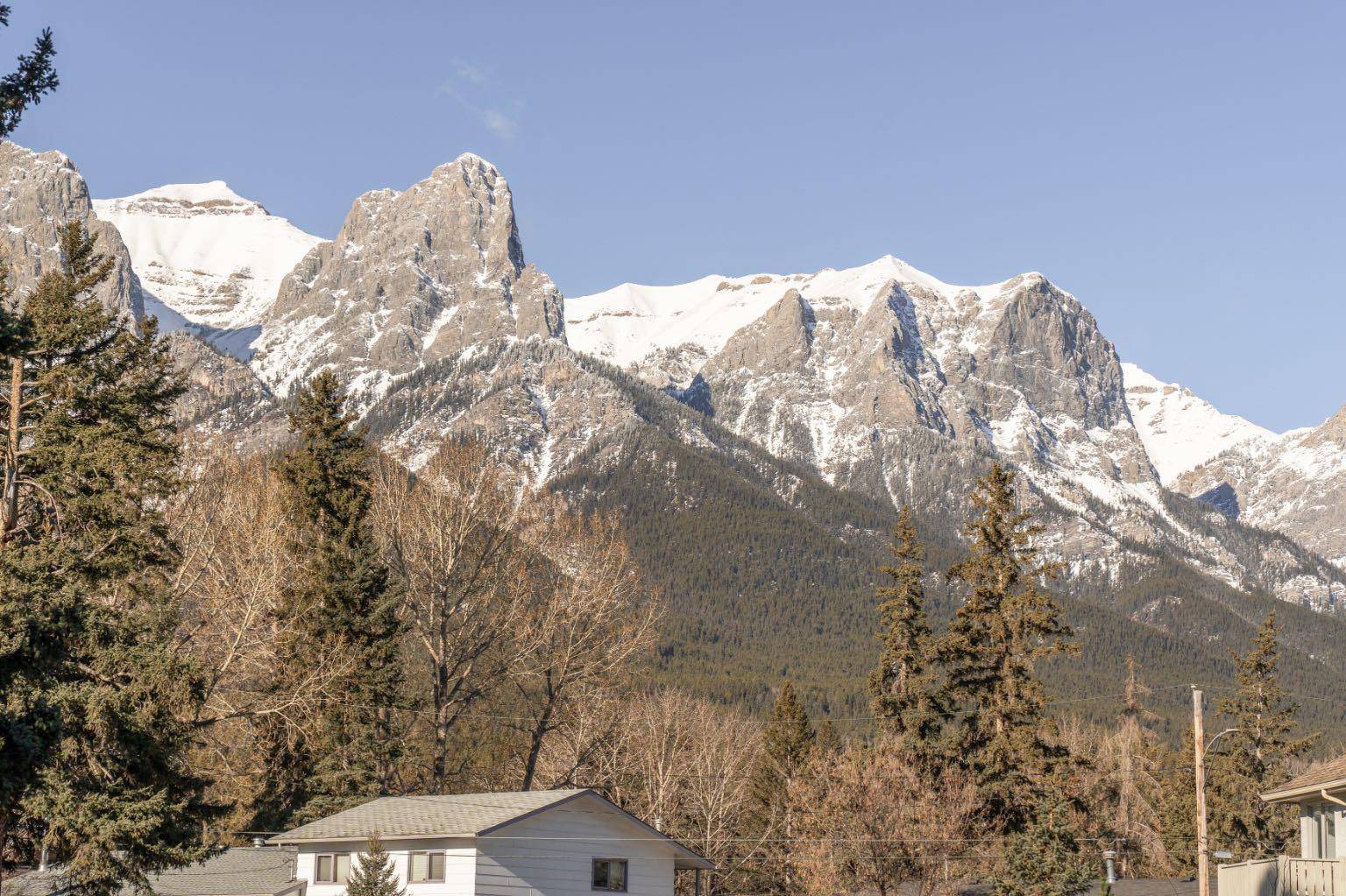 Canmore, AB T1W 2G1,825 5th Street #1