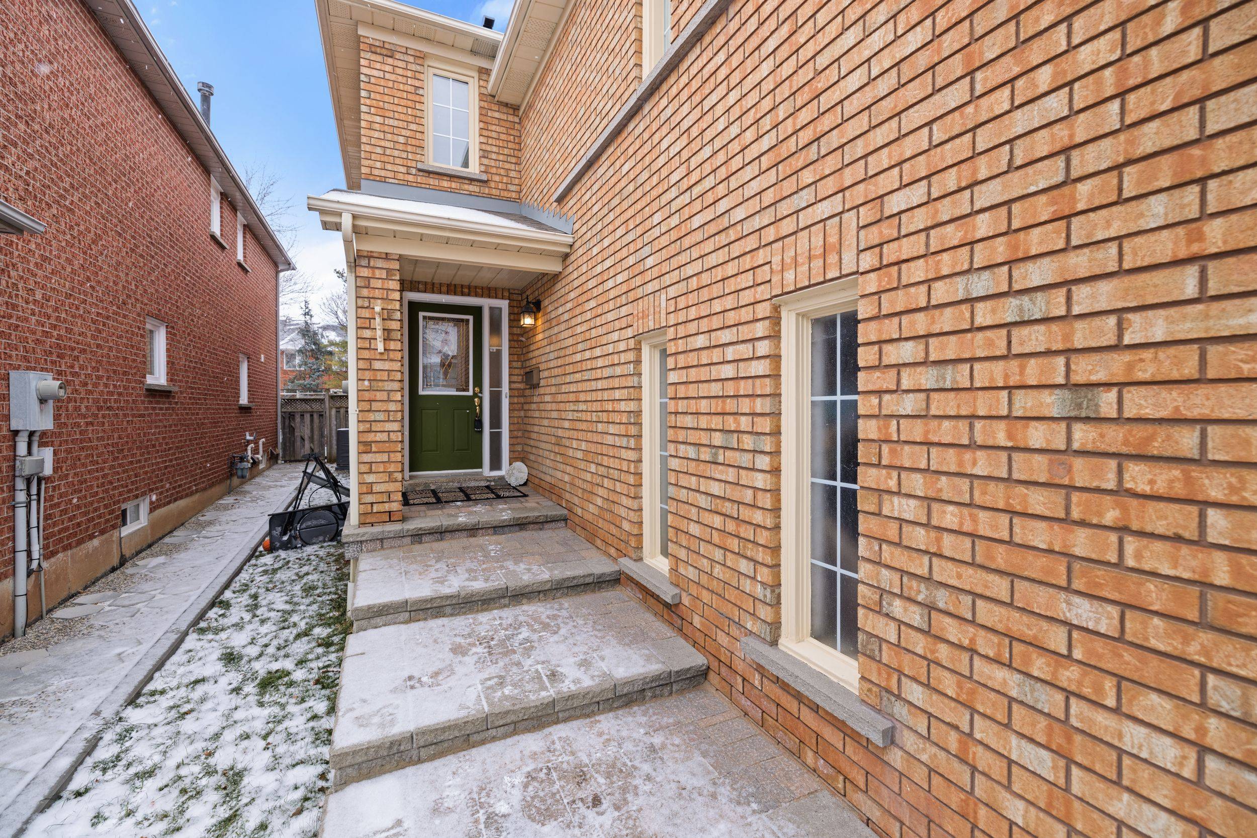 Mississauga, ON L5M 5L2,2549 Scarth CT