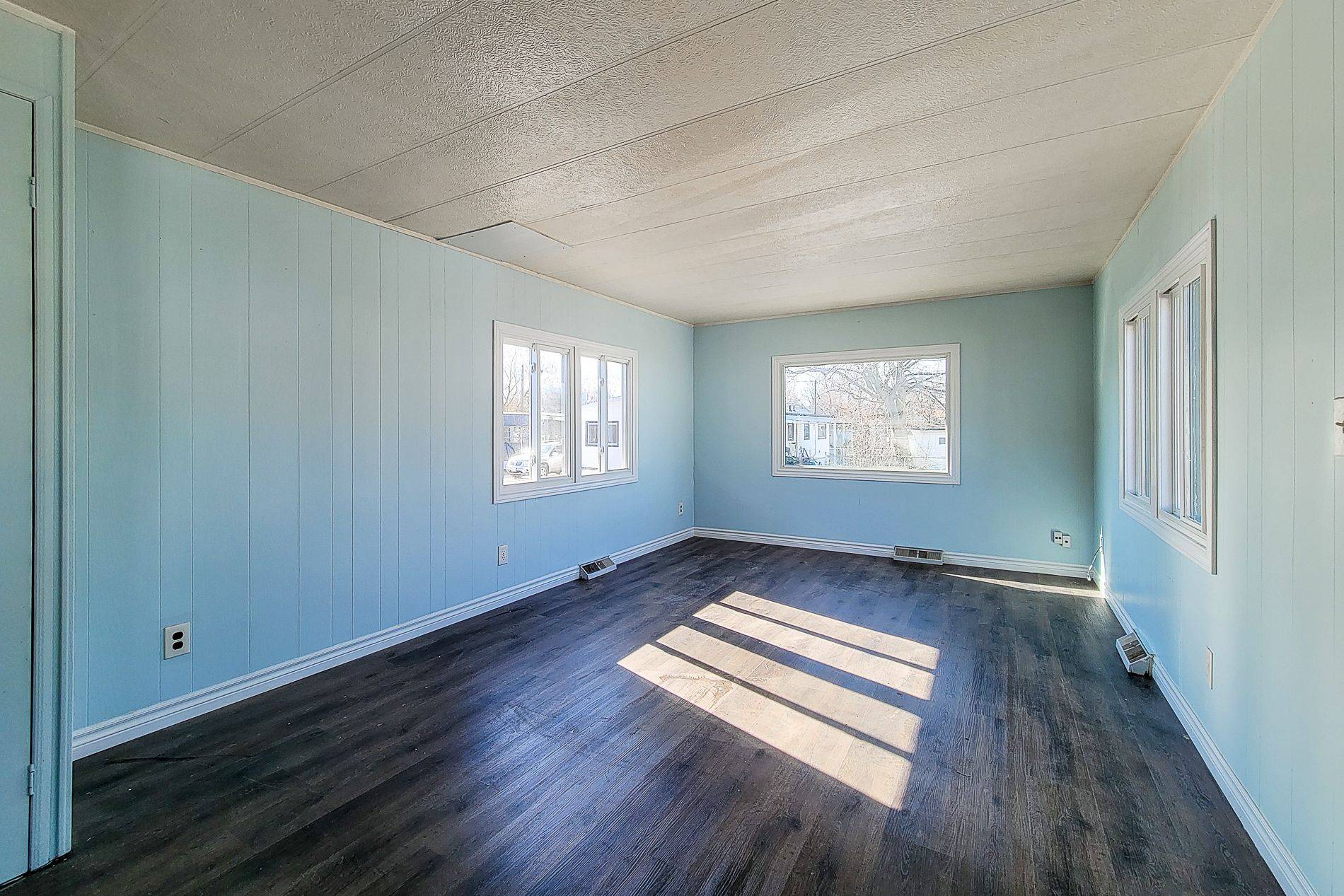 241 St. Paul ST W #304, St. Catharines, ON L2S 2E5
