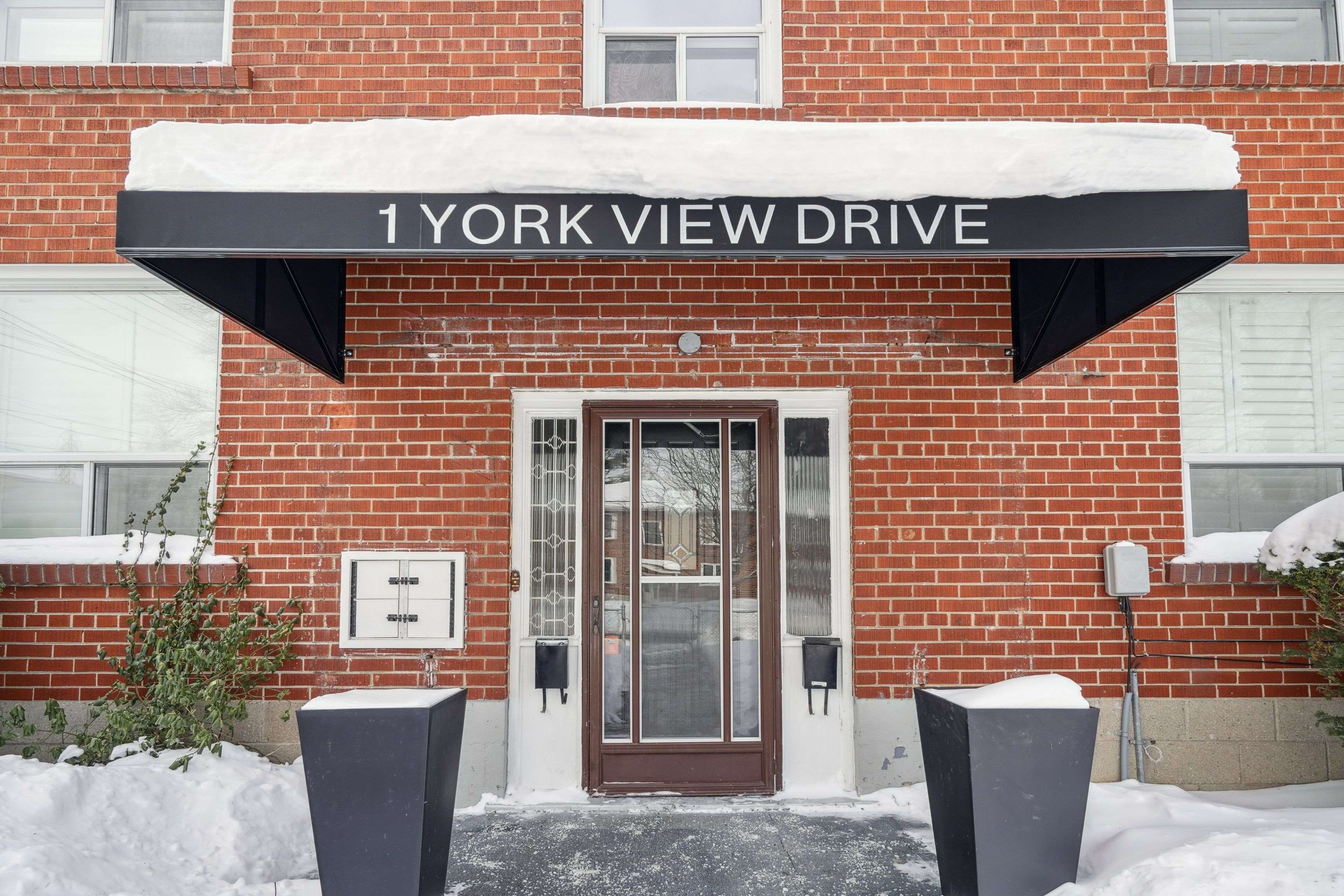 Toronto W07, ON M8Z 2E7,1 Yorkview DR #Suite B