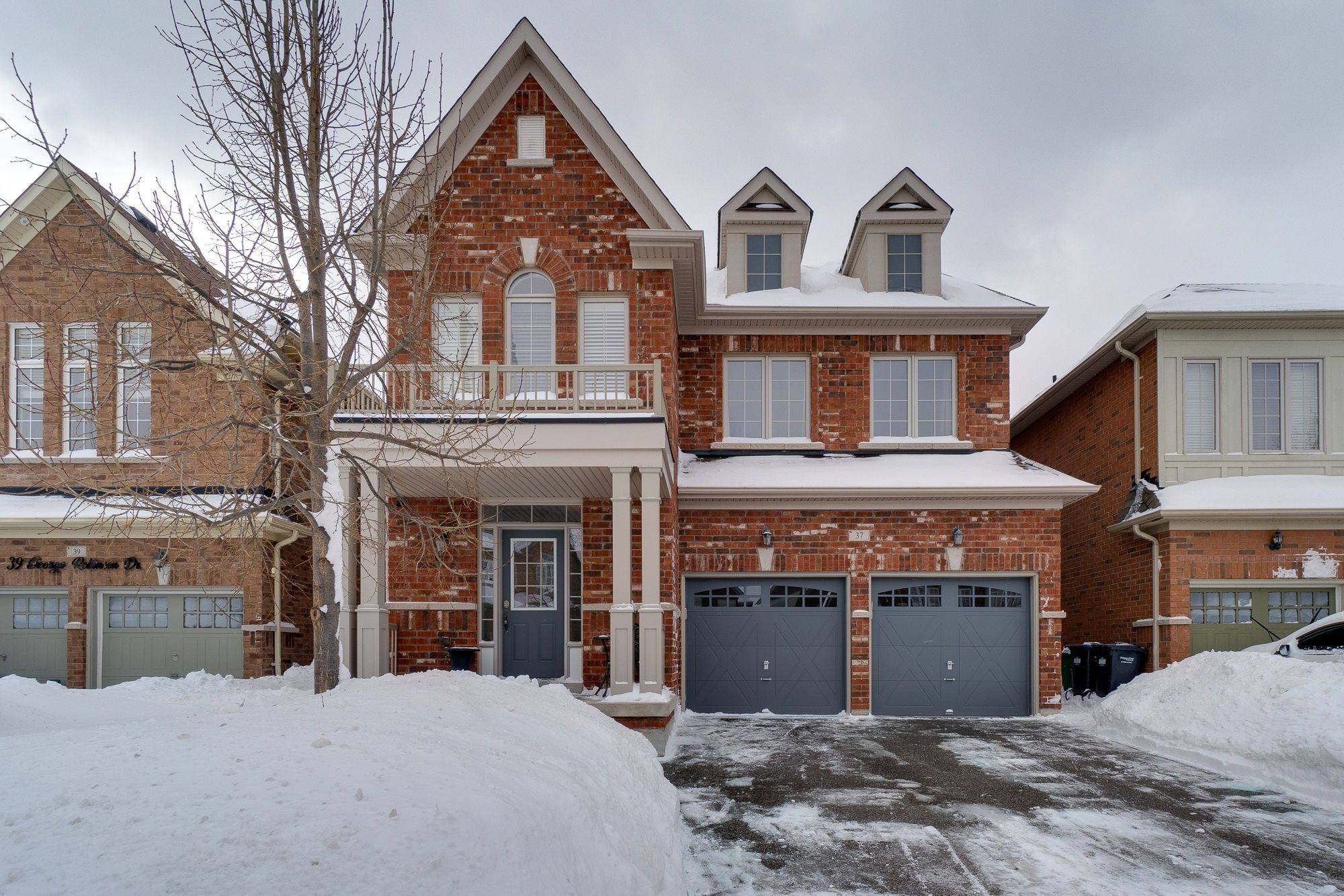 Brampton, ON L6Y 0G4,37 George Robinson DR