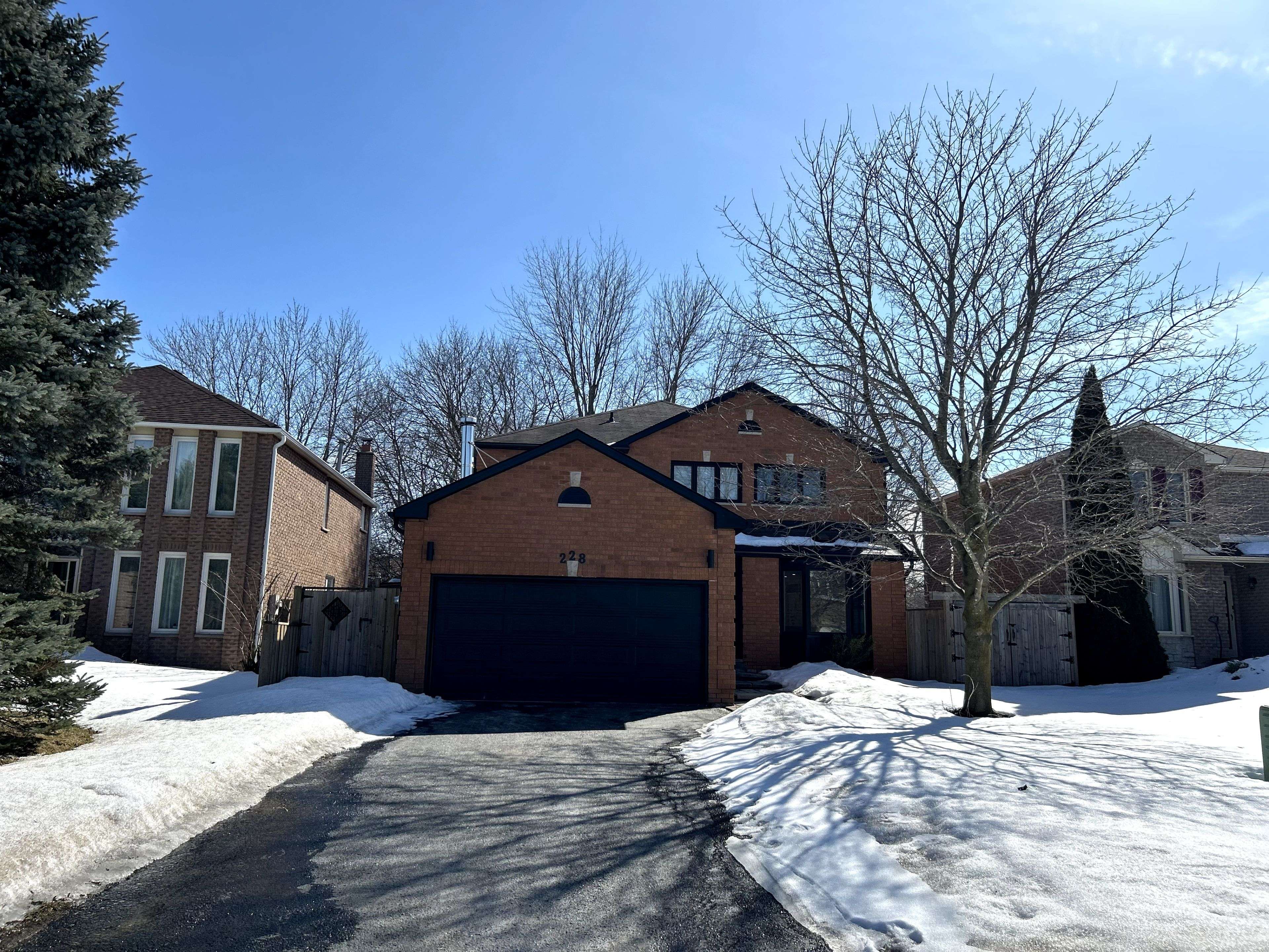 Newmarket, ON L3Y 7X3,228 Elman CRES