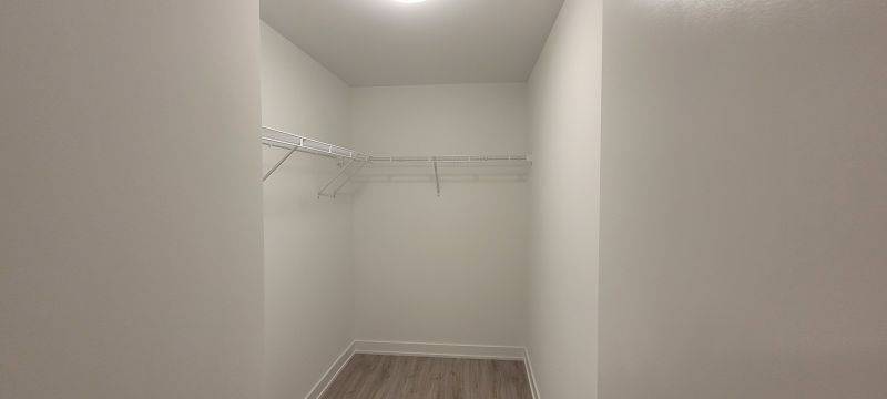 Oakville, ON L6M 5P5,3005 Pine Glen RD #714
