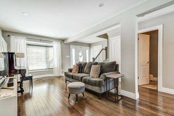 East Gwillimbury, ON L0G 1M0,174 King ST