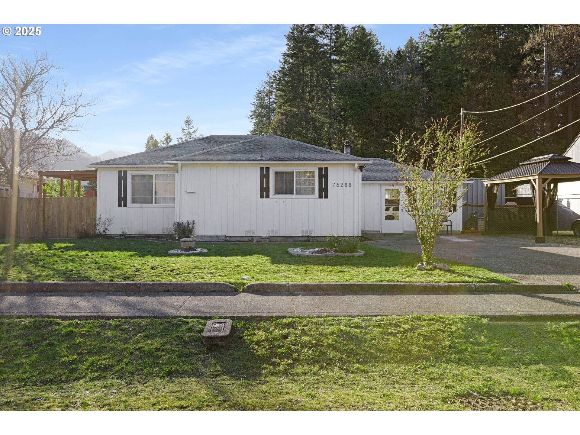 Oakridge, OR 97463,76288 JASPER DR