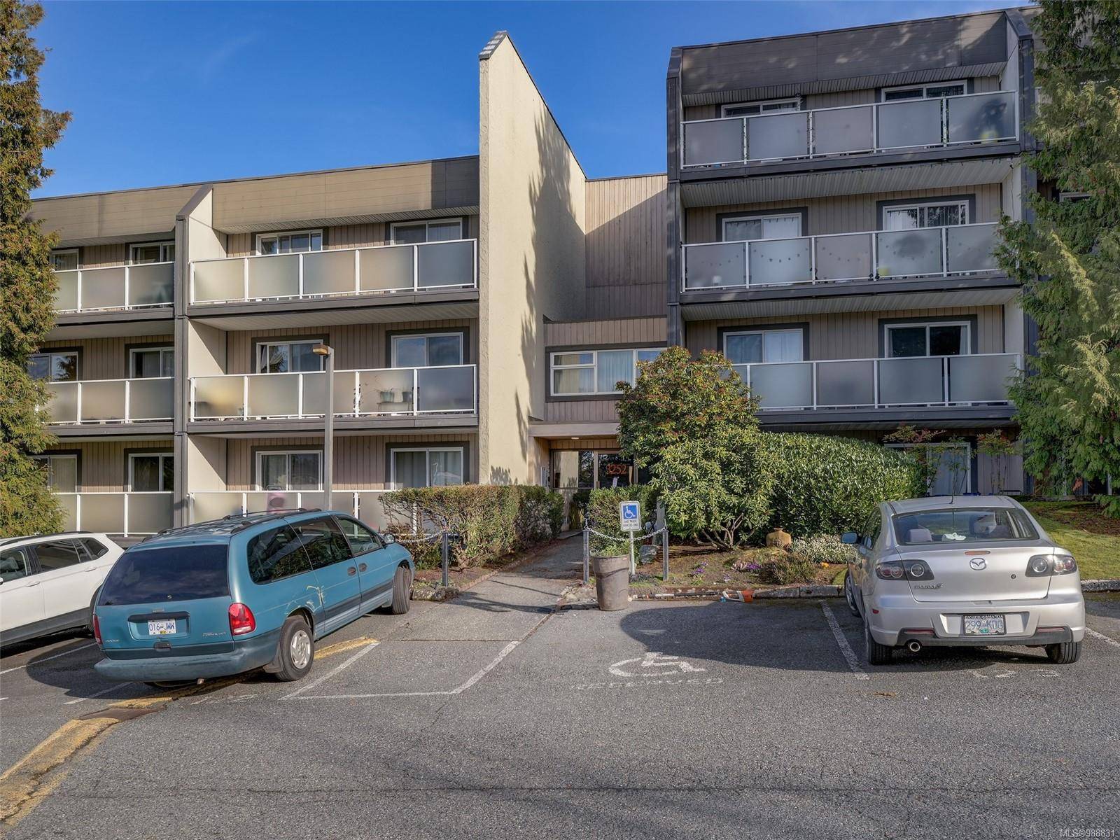 Saanich, BC V8X 1M2,3252 Glasgow Ave #110