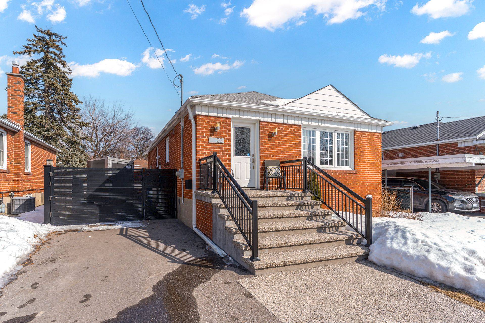 251 Sheldon AVE, Toronto W06, ON M8W 4L8