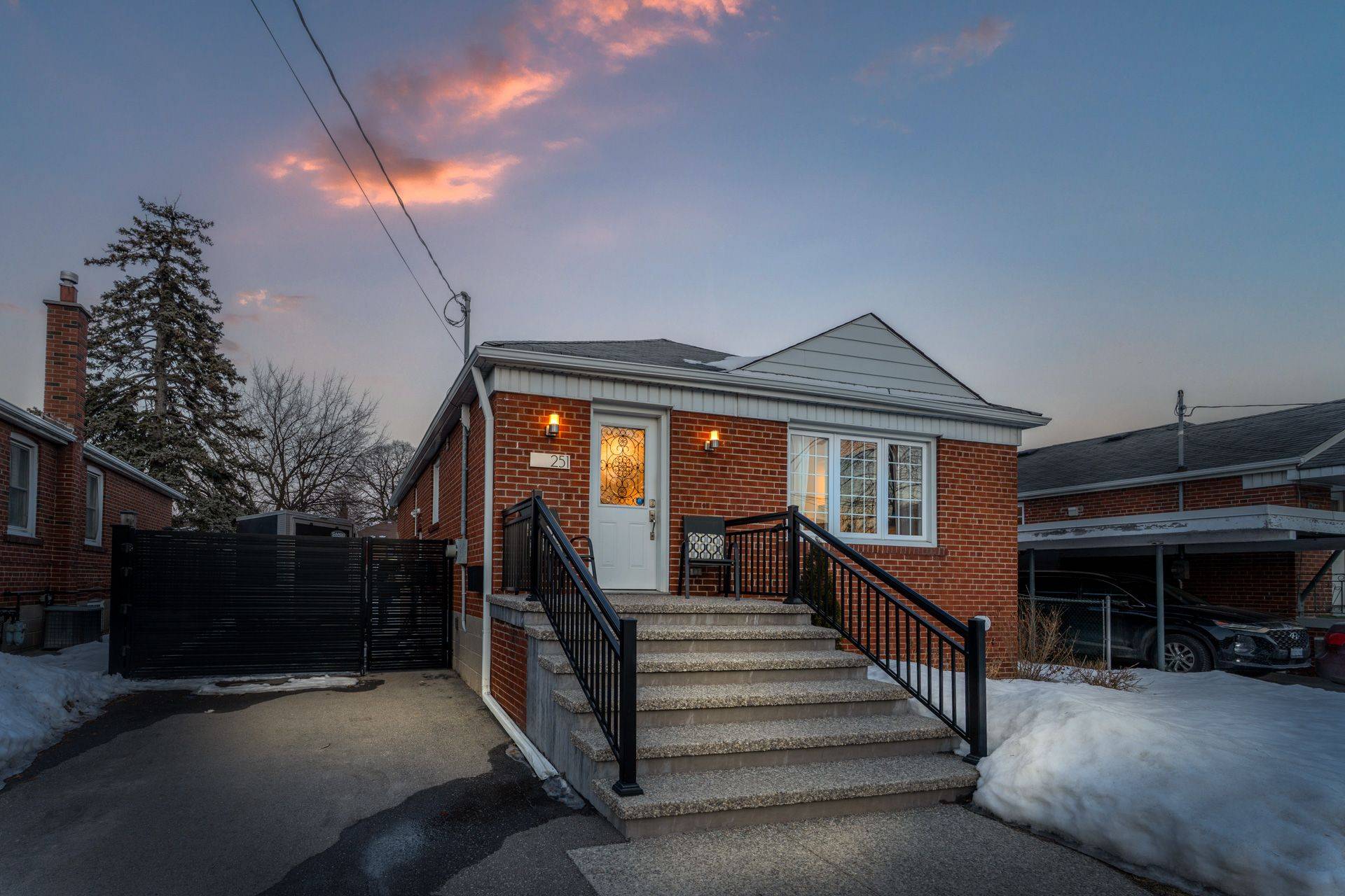 251 Sheldon AVE, Toronto W06, ON M8W 4L8