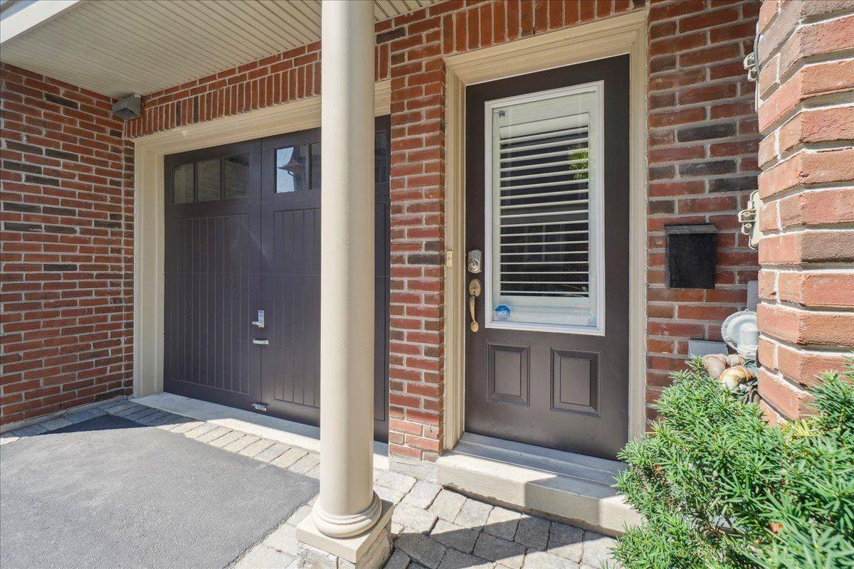 Oakville, ON L6K 2Z5,99 Brant ST S #7
