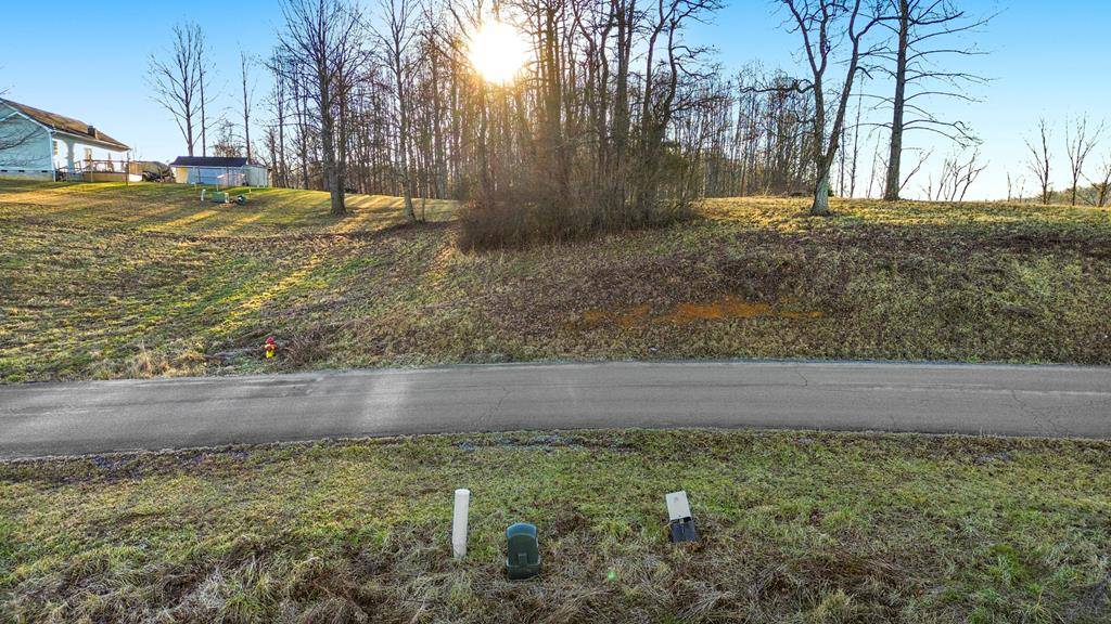 Abingdon, VA 24210,0 Village Loop