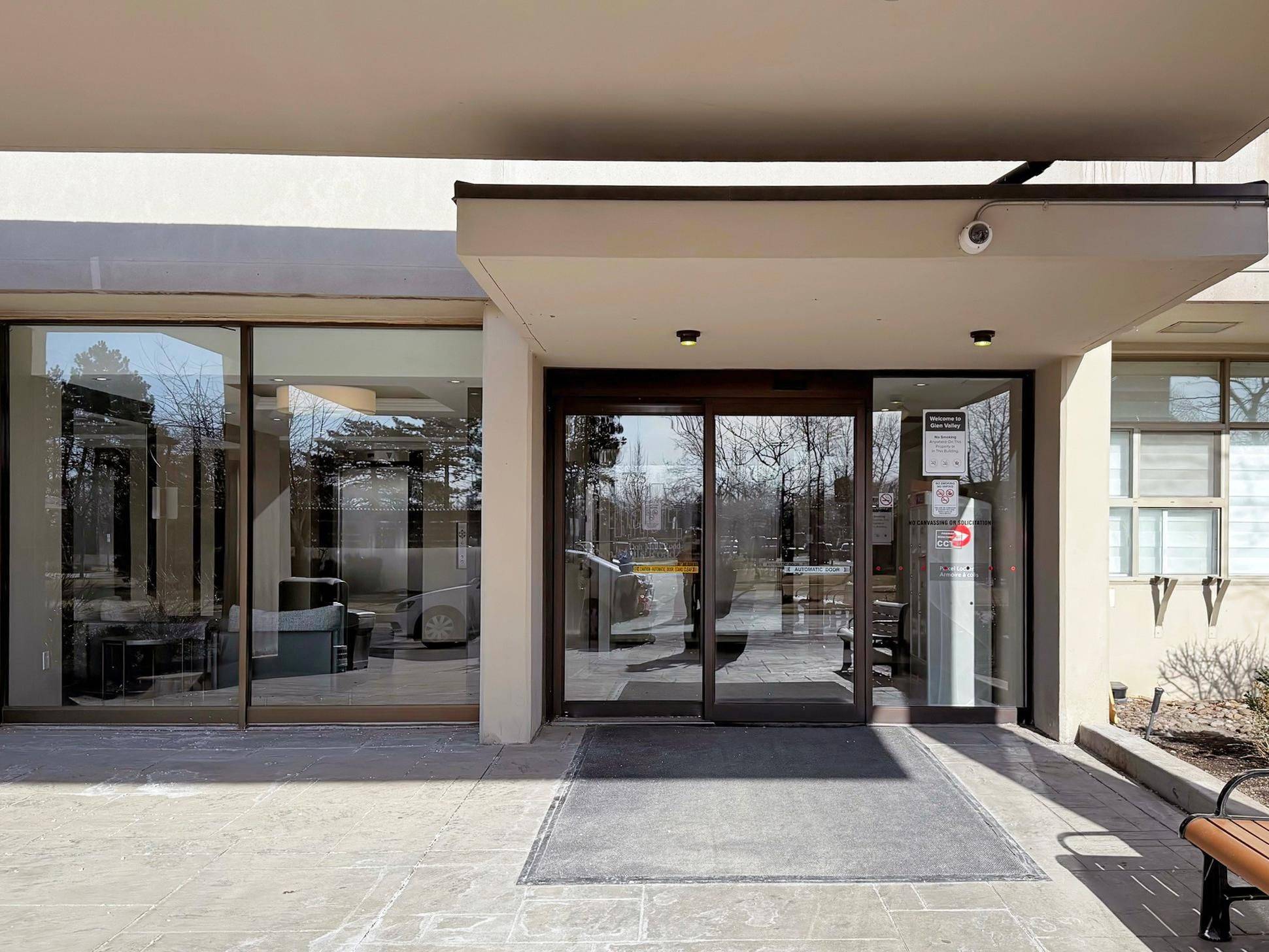 Toronto C11, ON M3C 1S7,725 Donmills RD #906