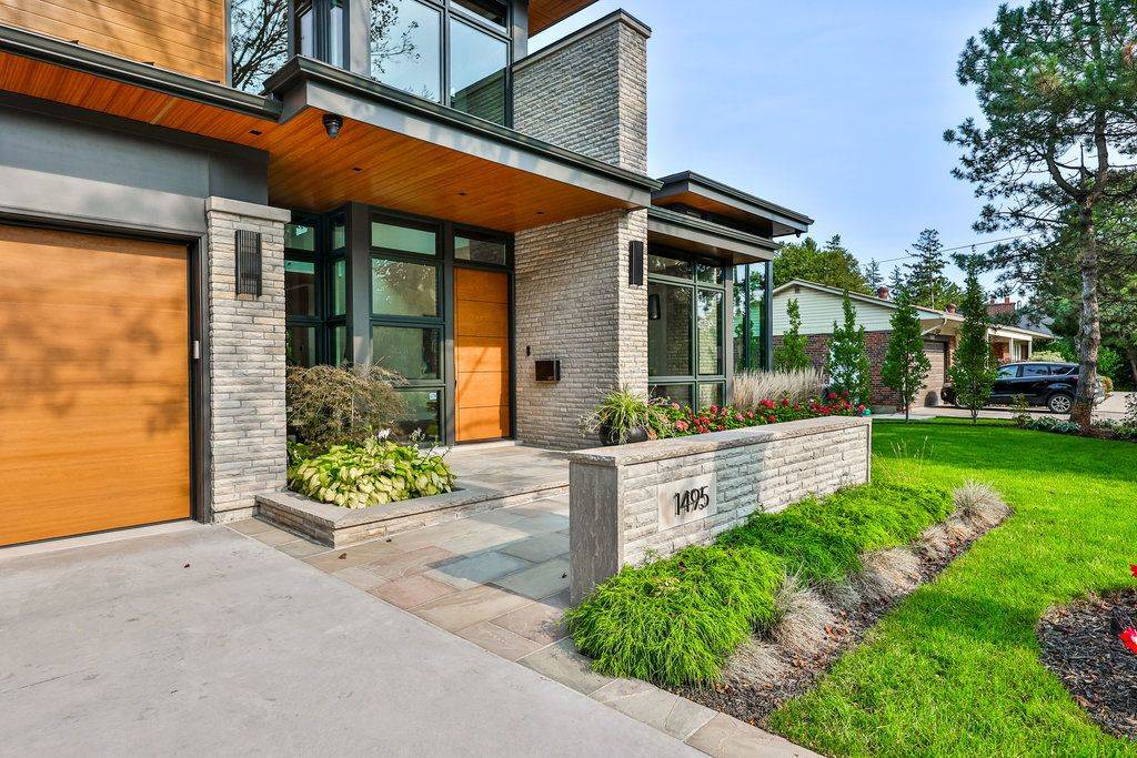 Mississauga, ON L5G 3V6,1495 LOCHLIN TRL
