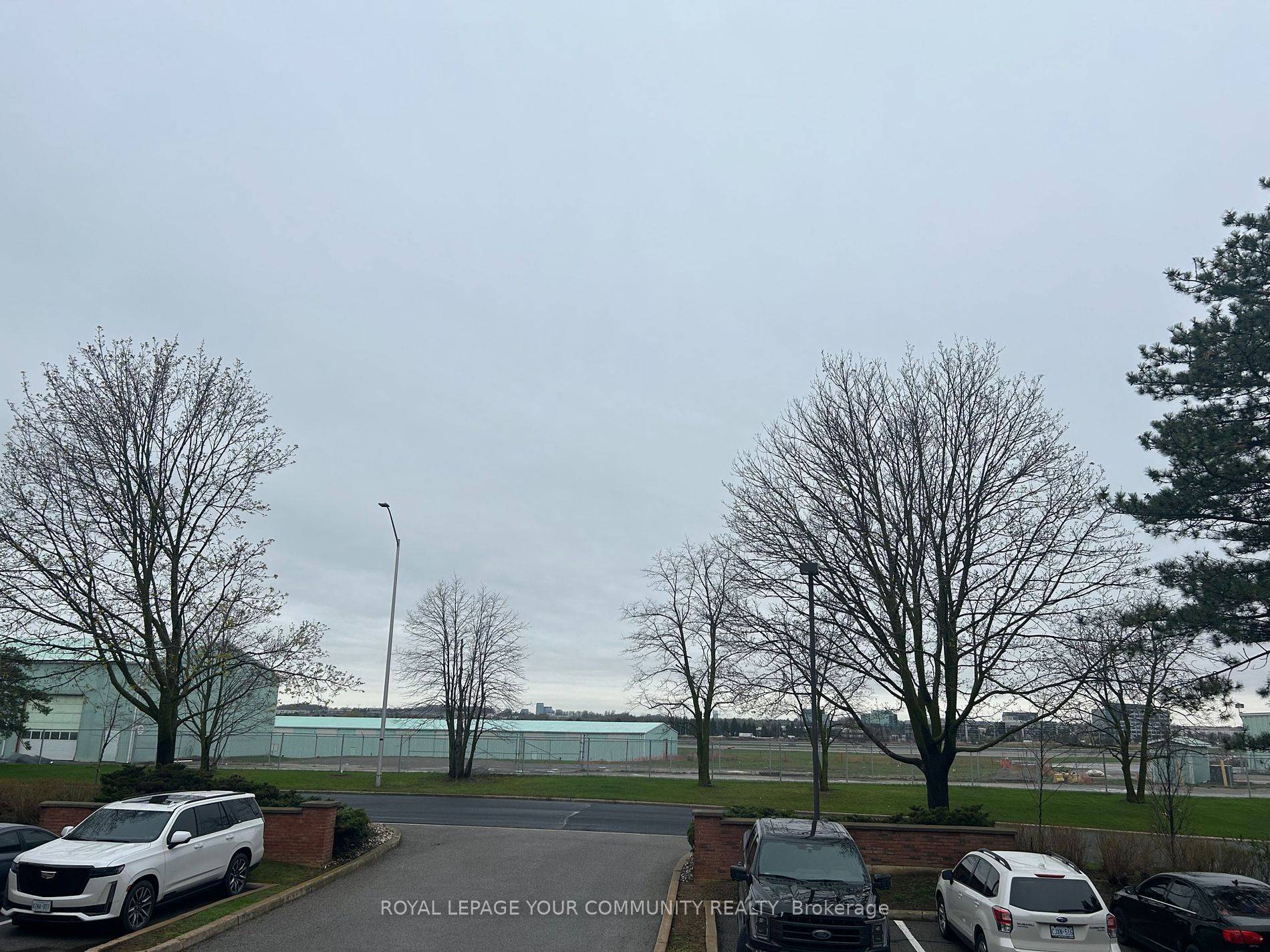 Markham, ON L3R 9S9,345 Renfrew DR #301