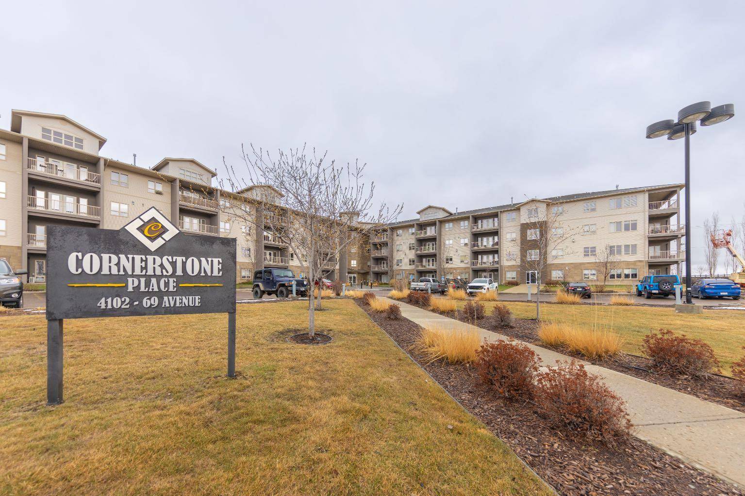 Lloydminster, AB T9V2H9,4102 69 AVE #108