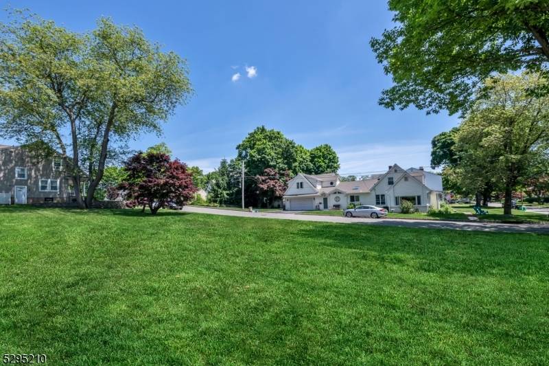 Morris Plains Boro, NJ 07950,37 Hawthorne Ave