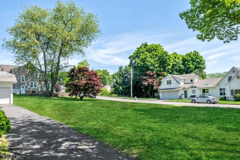 Morris Plains Boro, NJ 07950,37 Hawthorne Ave