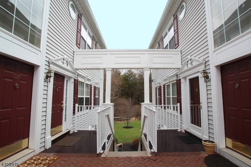 Branchburg Twp., NJ 08876,724 Magnolia Ln