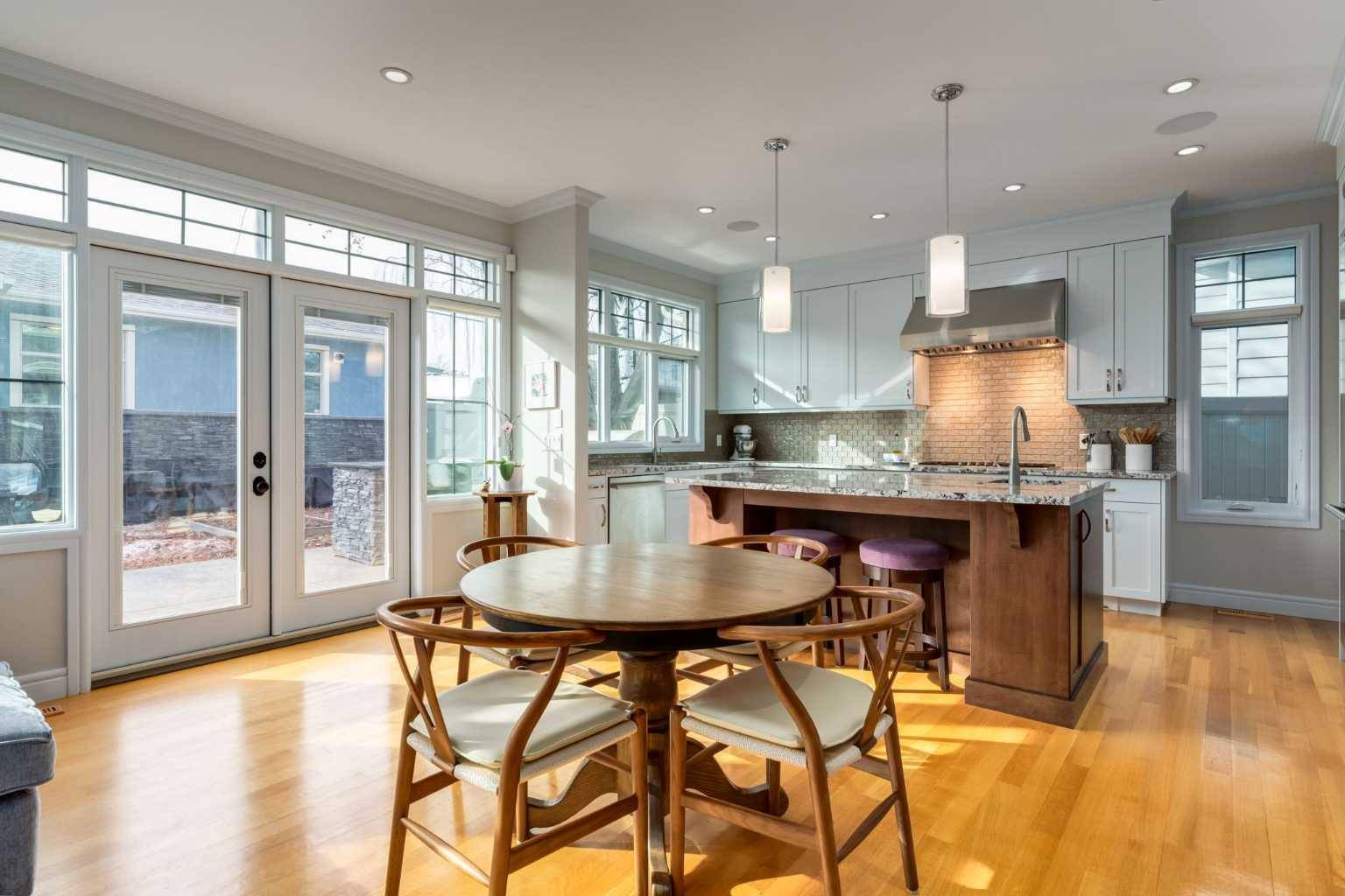 Calgary, AB T2M 2J2,653 27 AVE NW