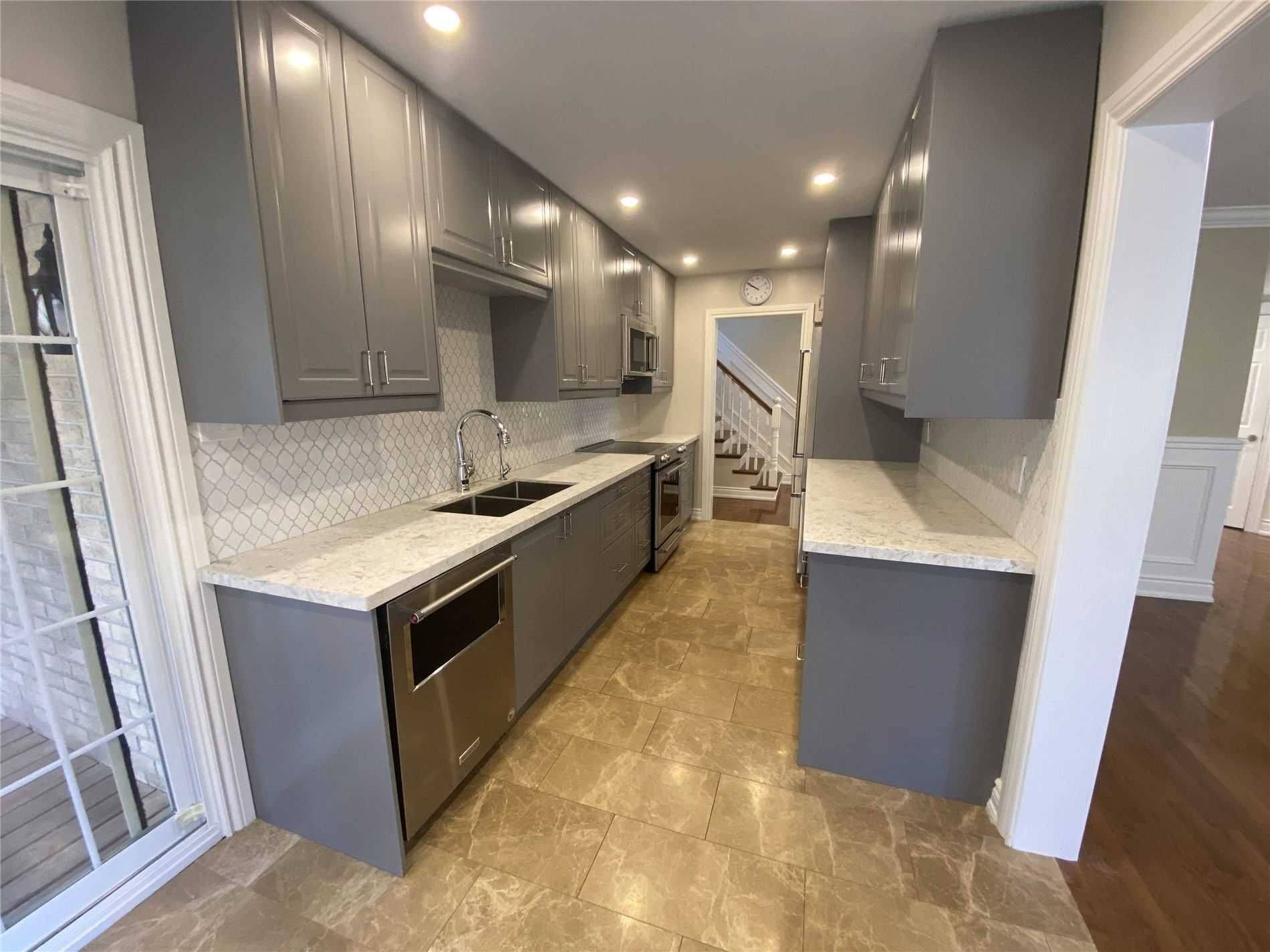 Oakville, ON L6H 1E3,201 Sewell DR