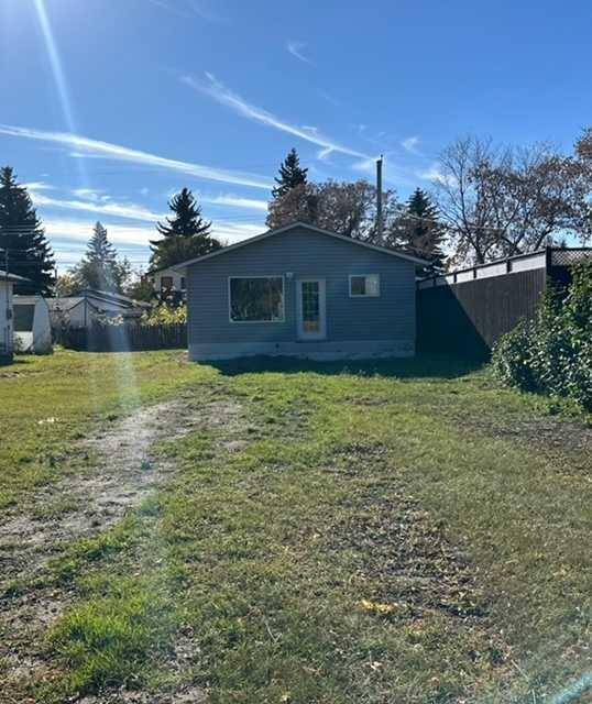 Wainwright, AB T9W 1H7,733 9 AVE