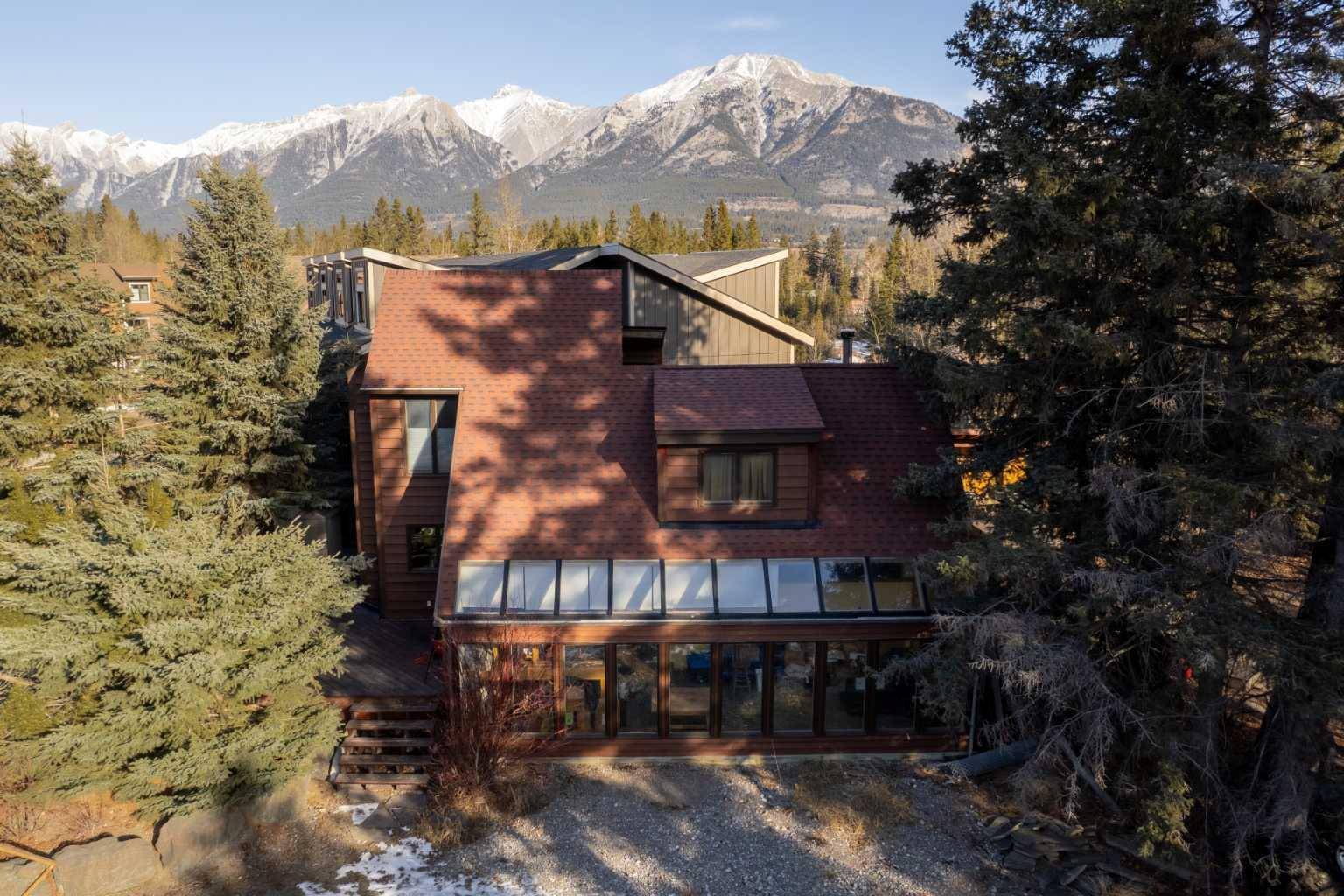 Canmore, AB T1W 2L8,101 Rundle DR
