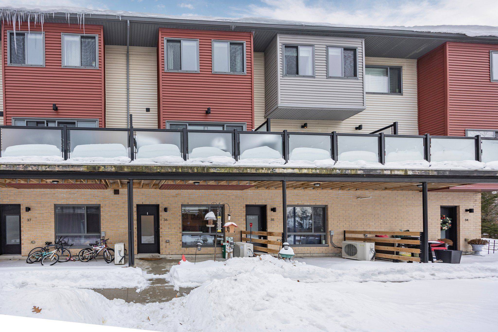 Barrie, ON L4N 9C8,369 Essa RD #36