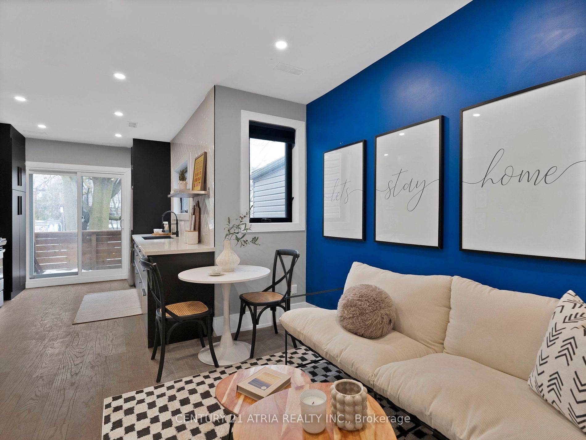 Toronto C01, ON M6J 1K8,15 Rebecca ST