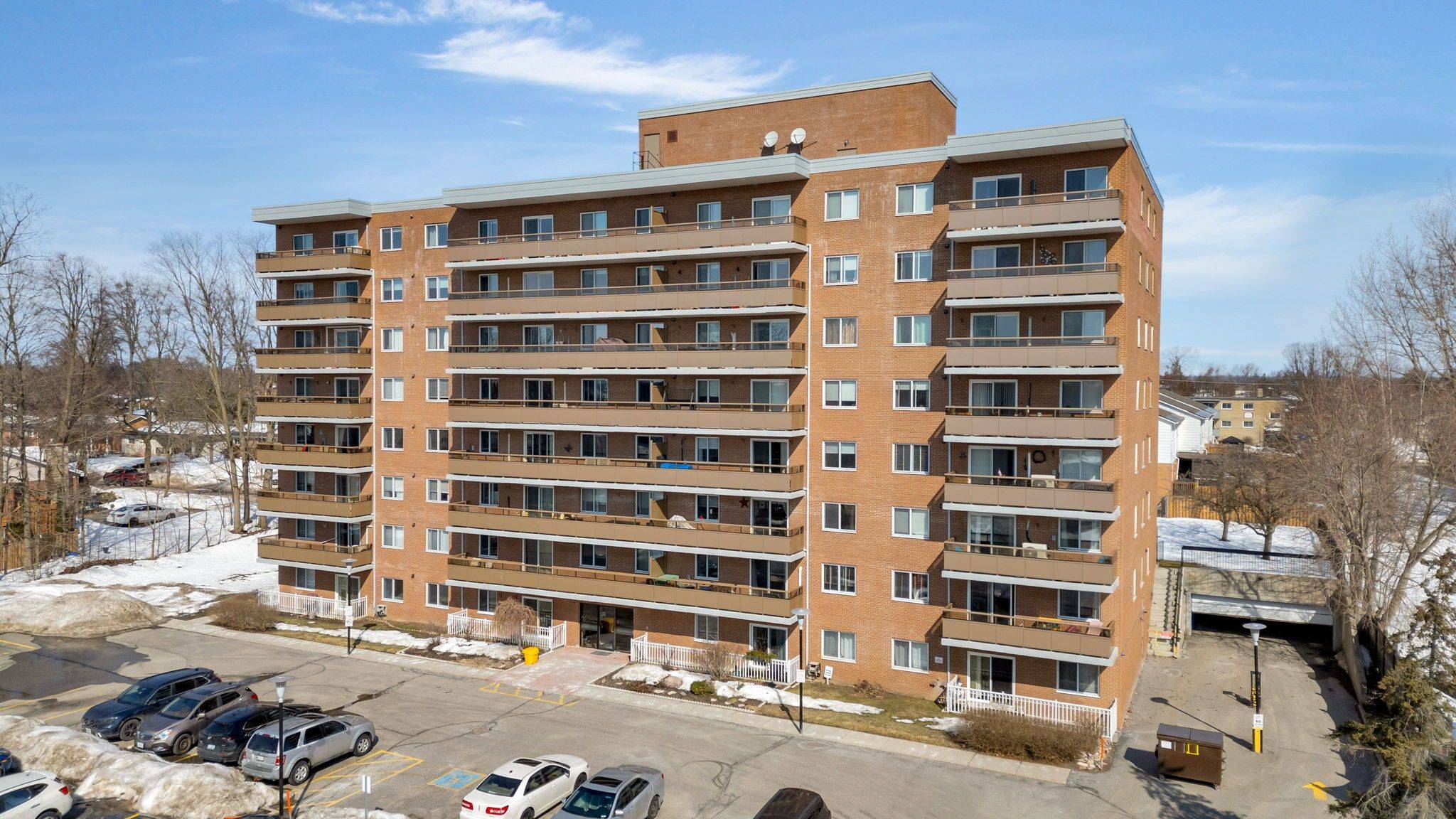 Barrie, ON L4M 5J7,414 BLAKE ST #406