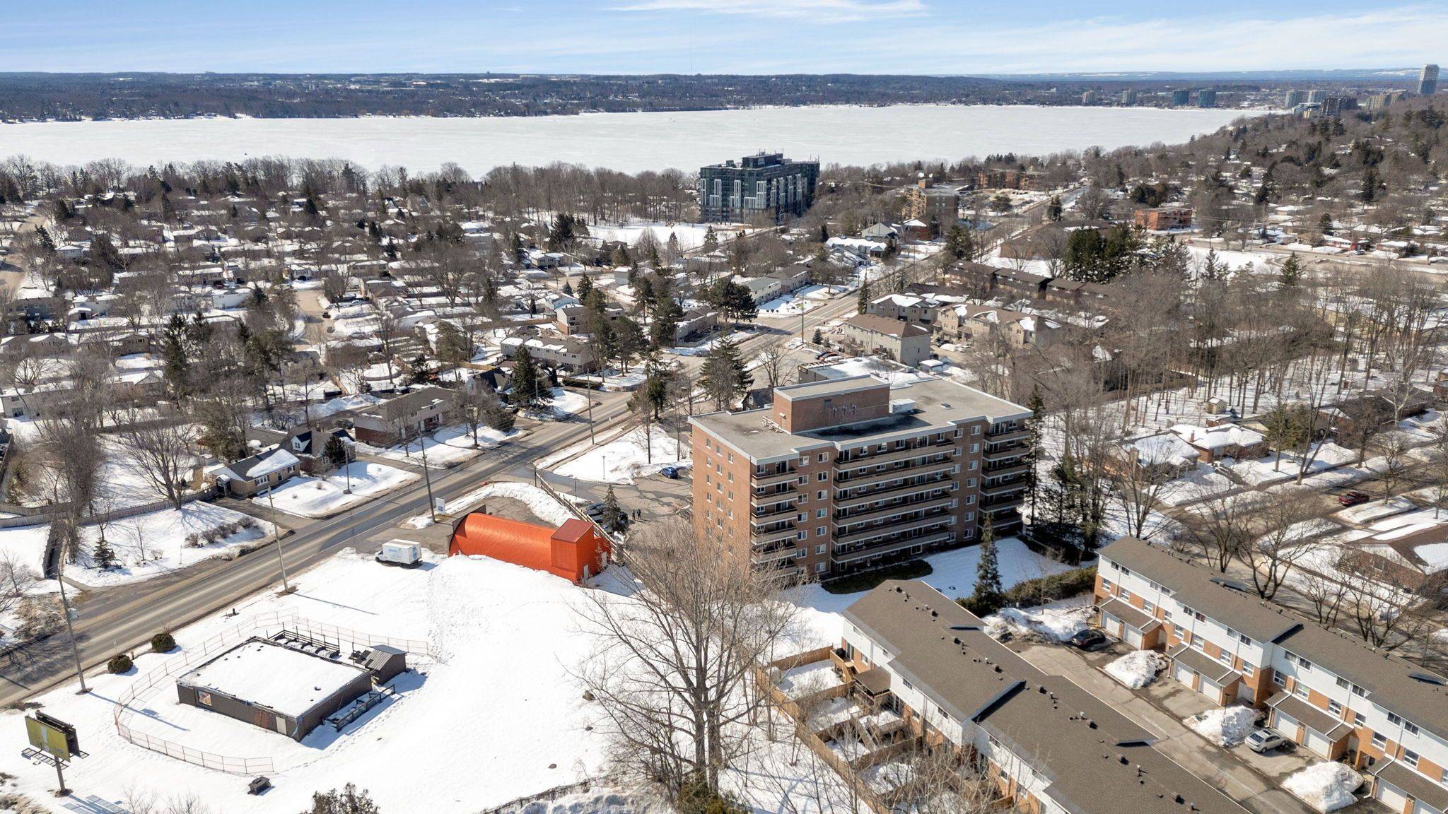 Barrie, ON L4M 5J7,414 BLAKE ST #406