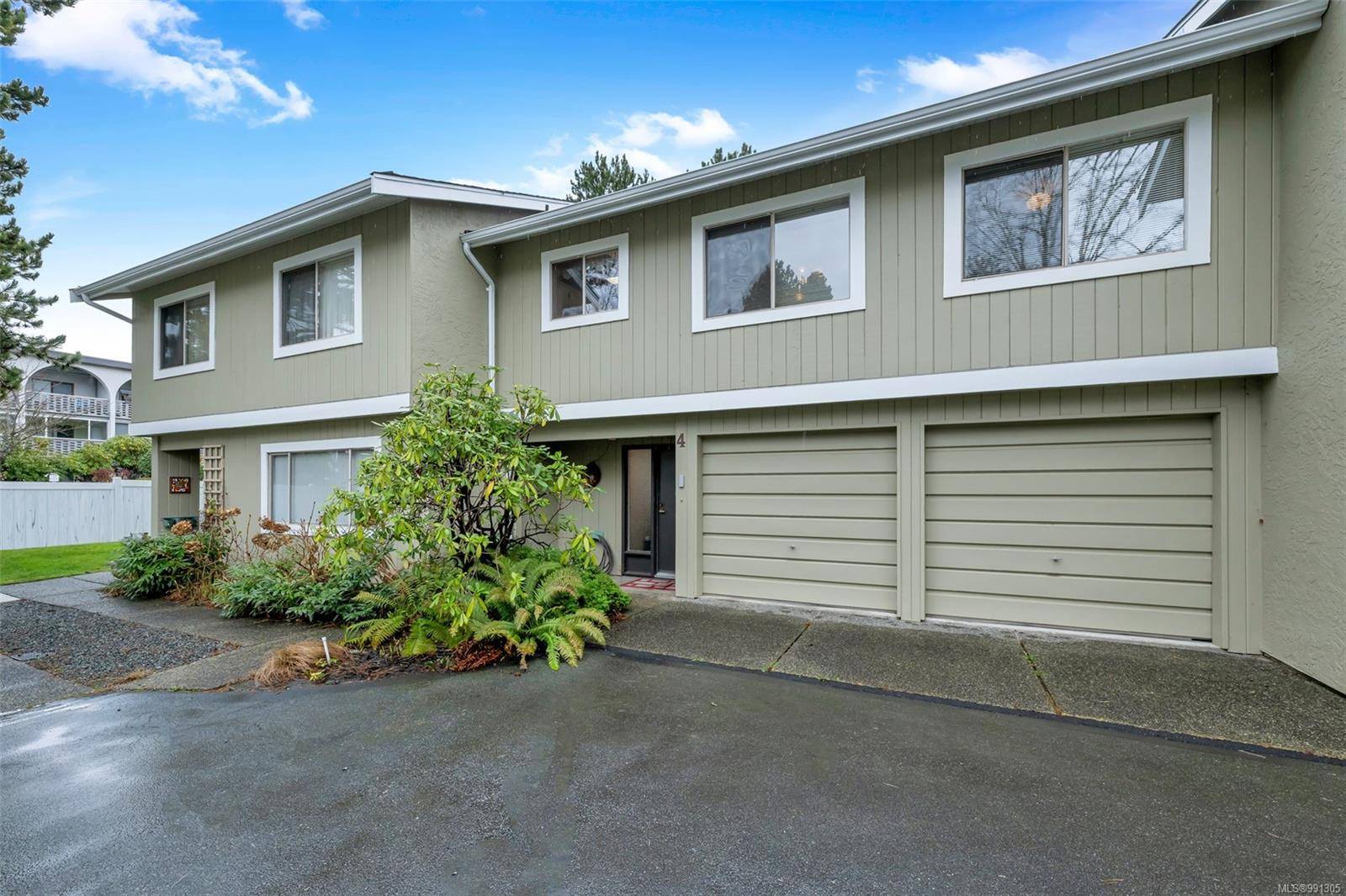 Sidney, BC V8L 2R1,2020 White Birch Rd #4