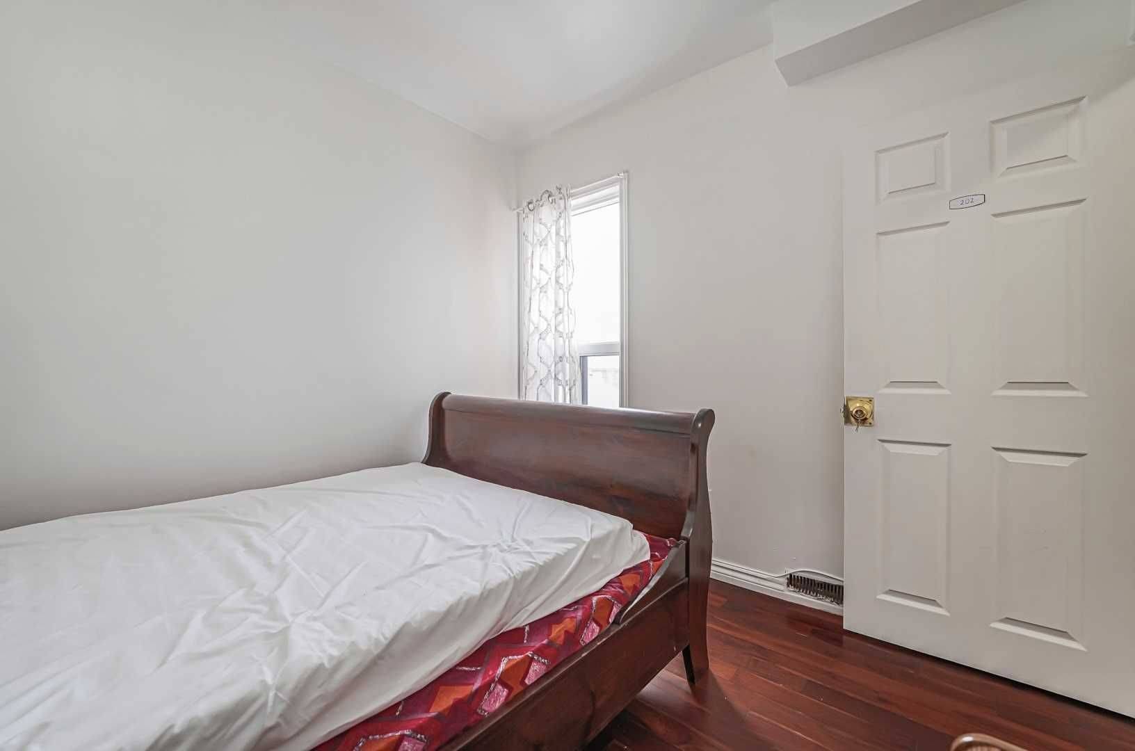 Toronto C01, ON M6J 2G5,80 Markham ST
