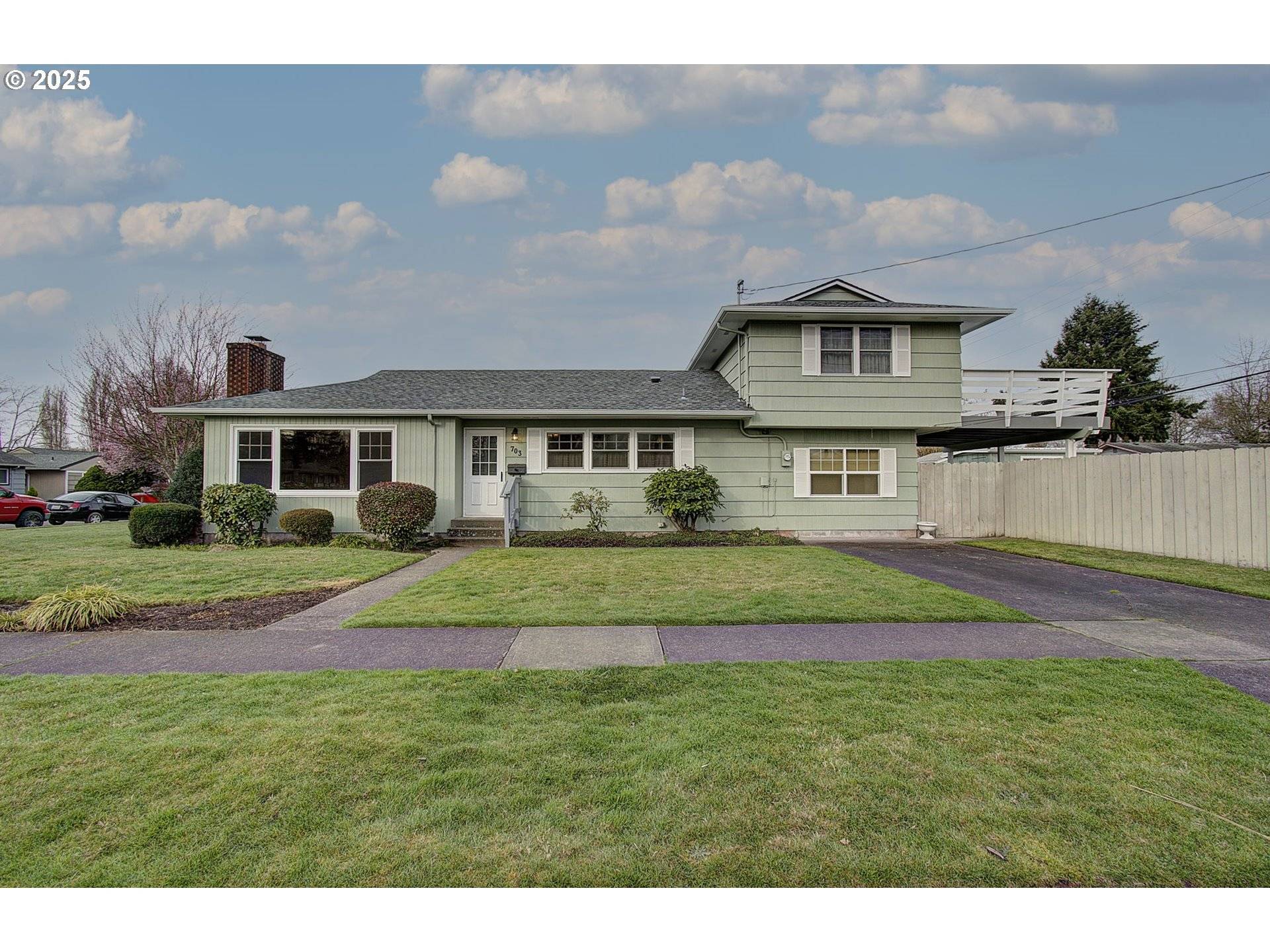Longview, WA 98632,703 28TH AVE