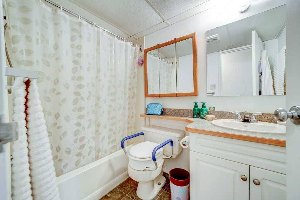Lethbridge, AB T1J 0P9,1237 4 AVE S #131