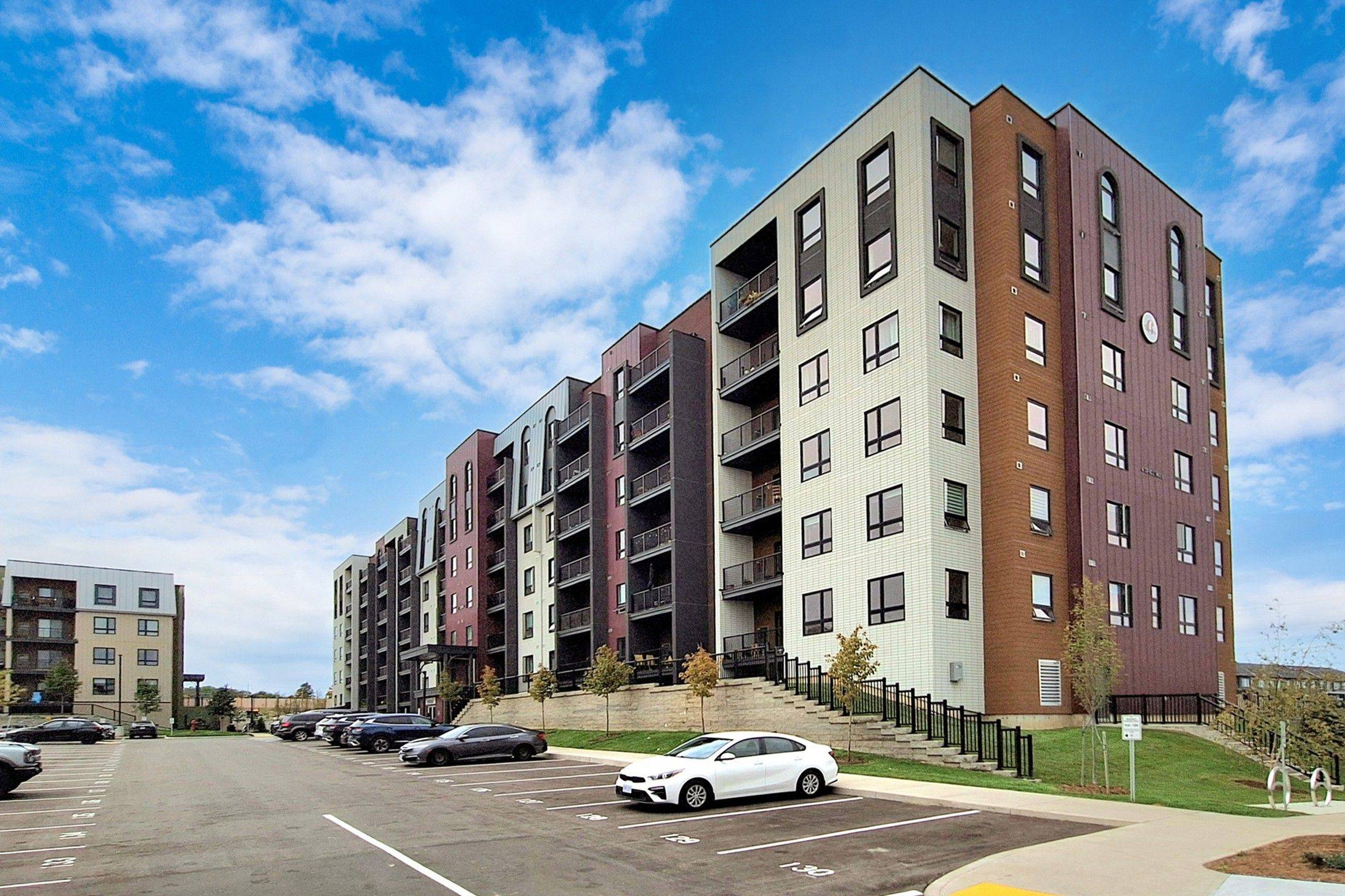 Barrie, ON L9J 0M2,4 Spice WAY #512