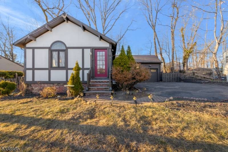 Warren Twp., NJ 07059,5 Emerson Ln