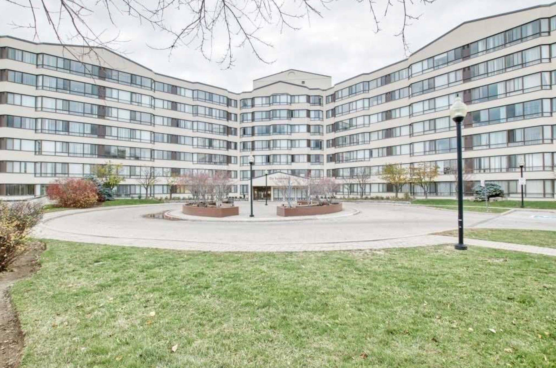 Mississauga, ON L5C 4R2,1001 Cedarglen Gate #404