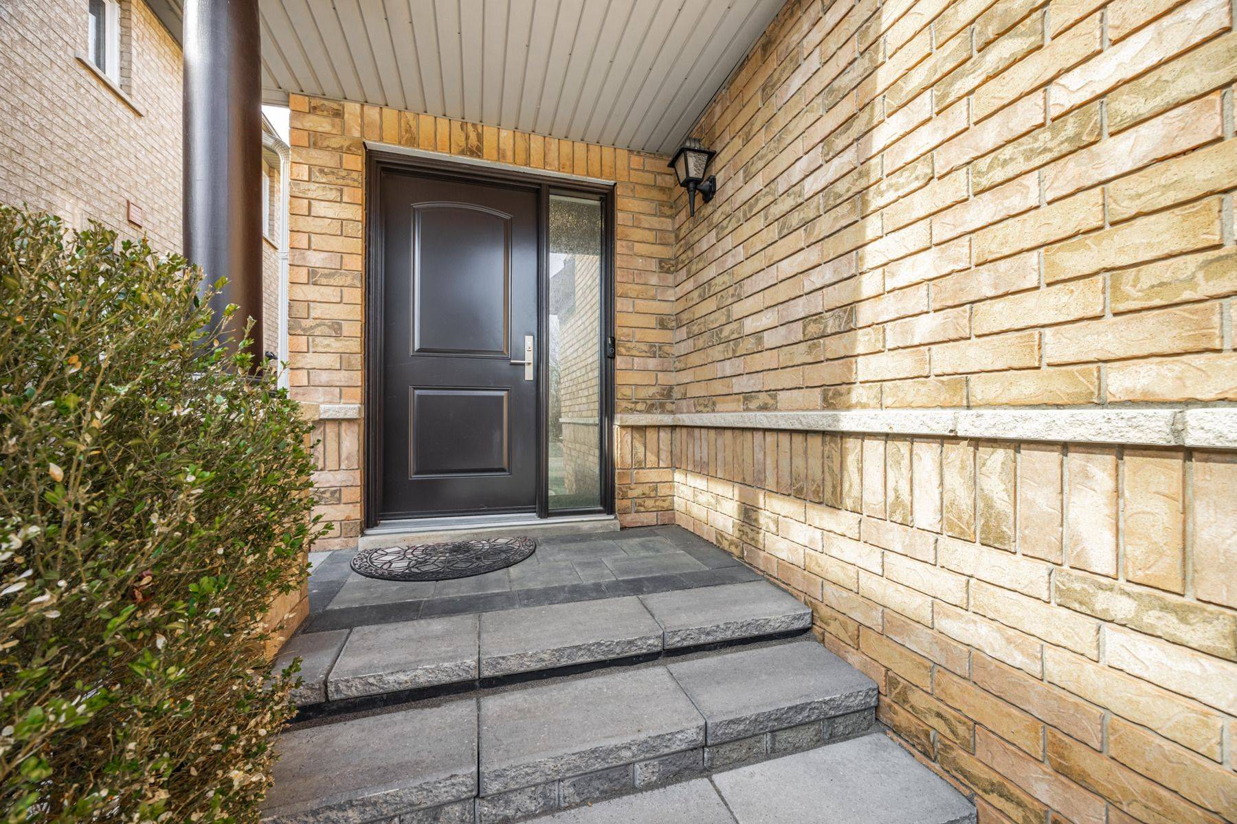 Oakville, ON L6M 3R1,2035 Shady Glen RD