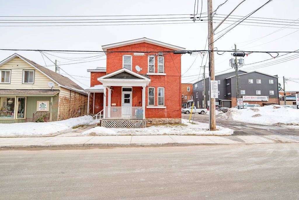 Renfrew, ON K7V 1R1,204 Raglan ST S