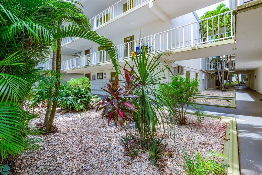 Sunrise, FL 33351,4215 N University Dr #307